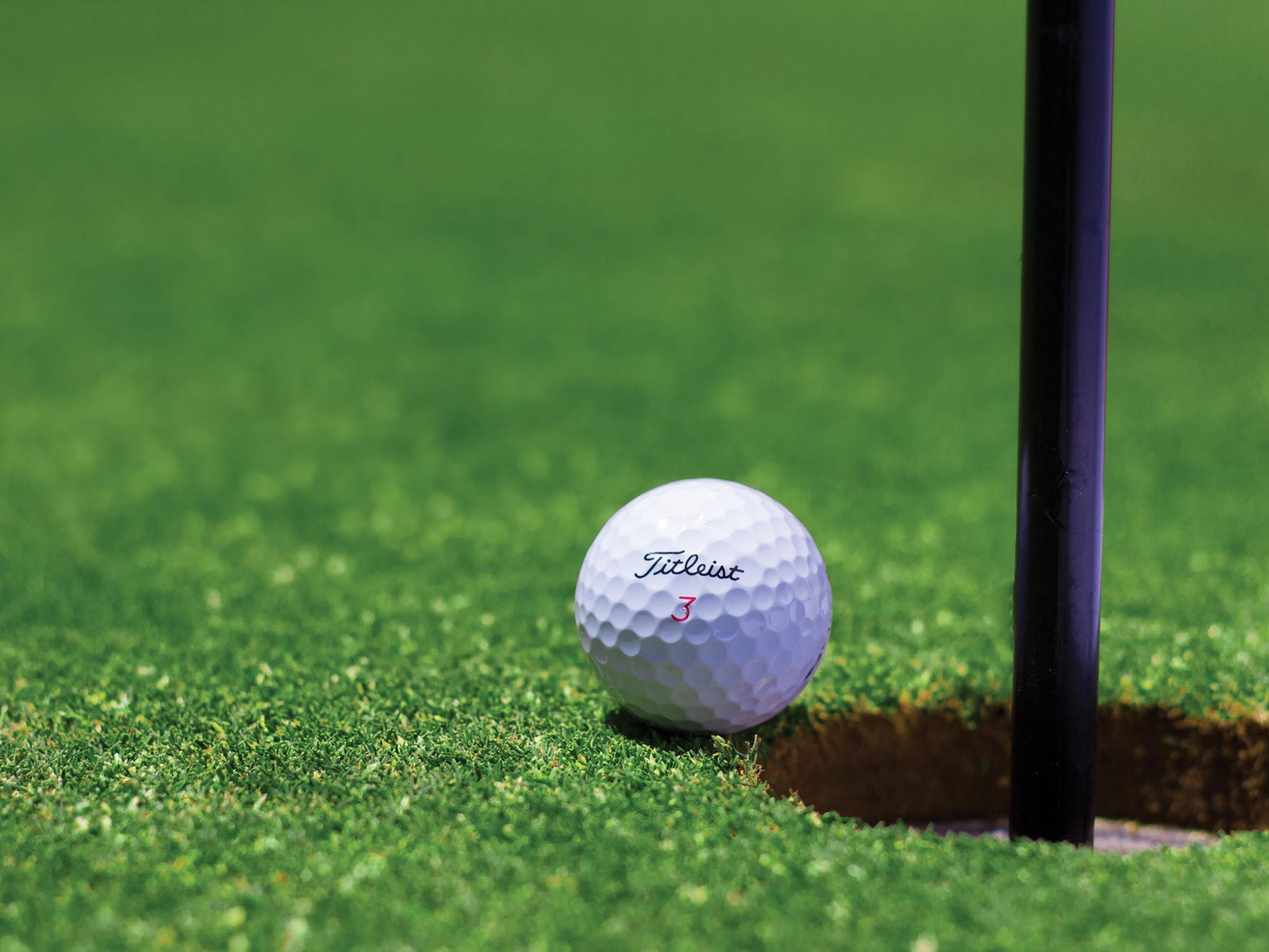 Paket Liburan Golf Saya untuk 2 mencakup 1 kamar tamu, 18 hole golf, penyewaan kereta golf & seember bola golf di Lapangan Golf Lion Hills. Kursus ini terletak di 2331 Military Rd Columbus MS 5 mil dari hotel. Tambahkan hingga 4 tamu dengan biaya tambahan. Hubungi hotel untuk tarif 1 orang. 48 Diperlukan Pembelian di muka. 48Pembatalan SDM Diperlukan.