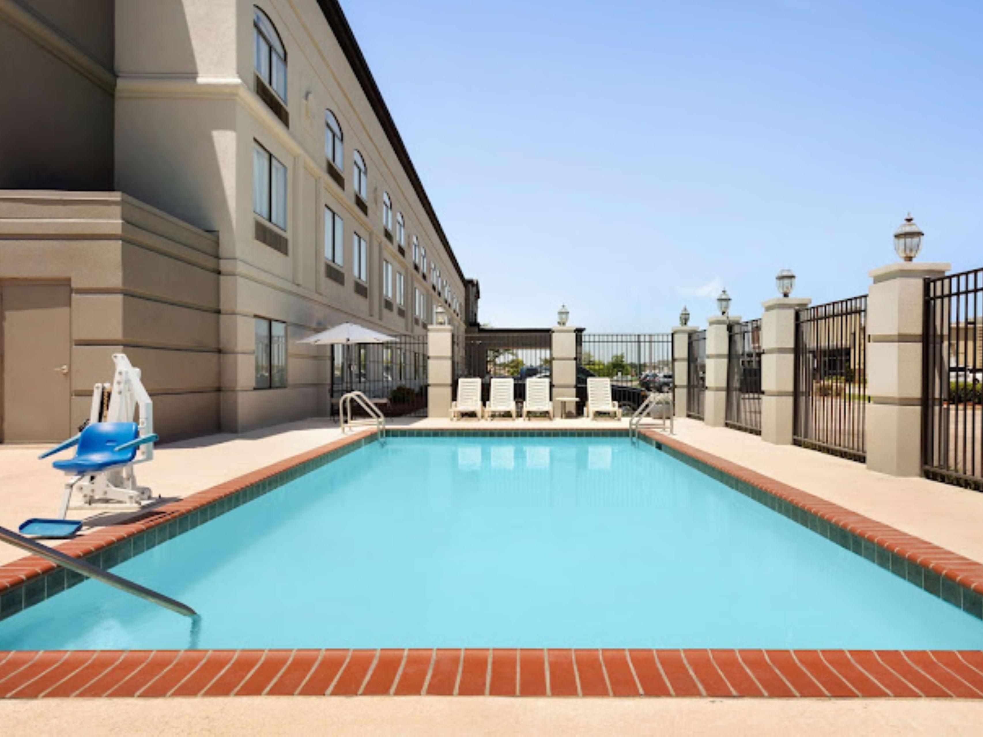 Take a dip and unwind in our inviting pool! Whether you're looking to relax after a busy day or enjoy some family fun, our outdoor pool provides the perfect spot to cool off and refresh. 