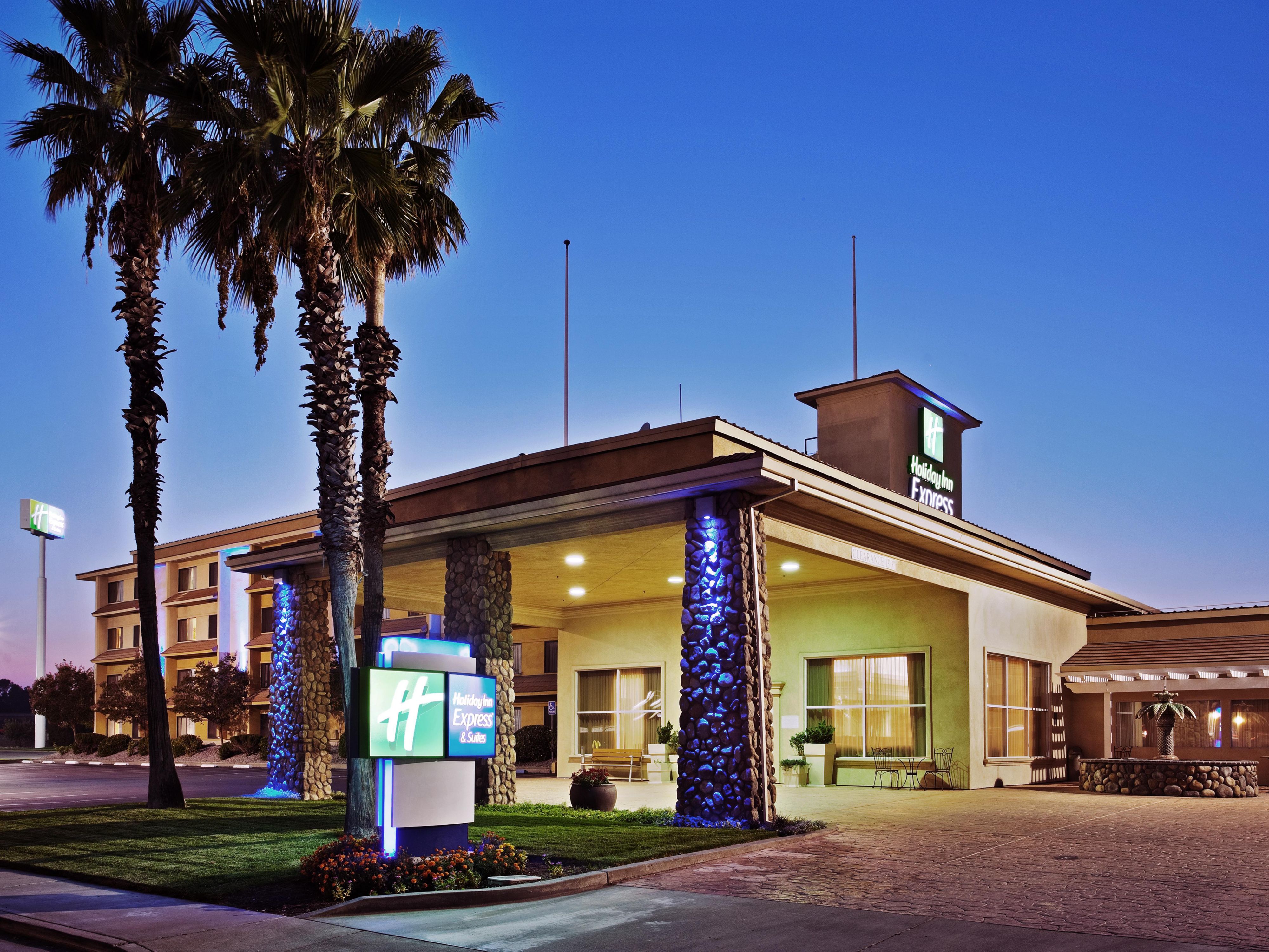 Holiday Inn Express Suites Corning, Round Table Corning California