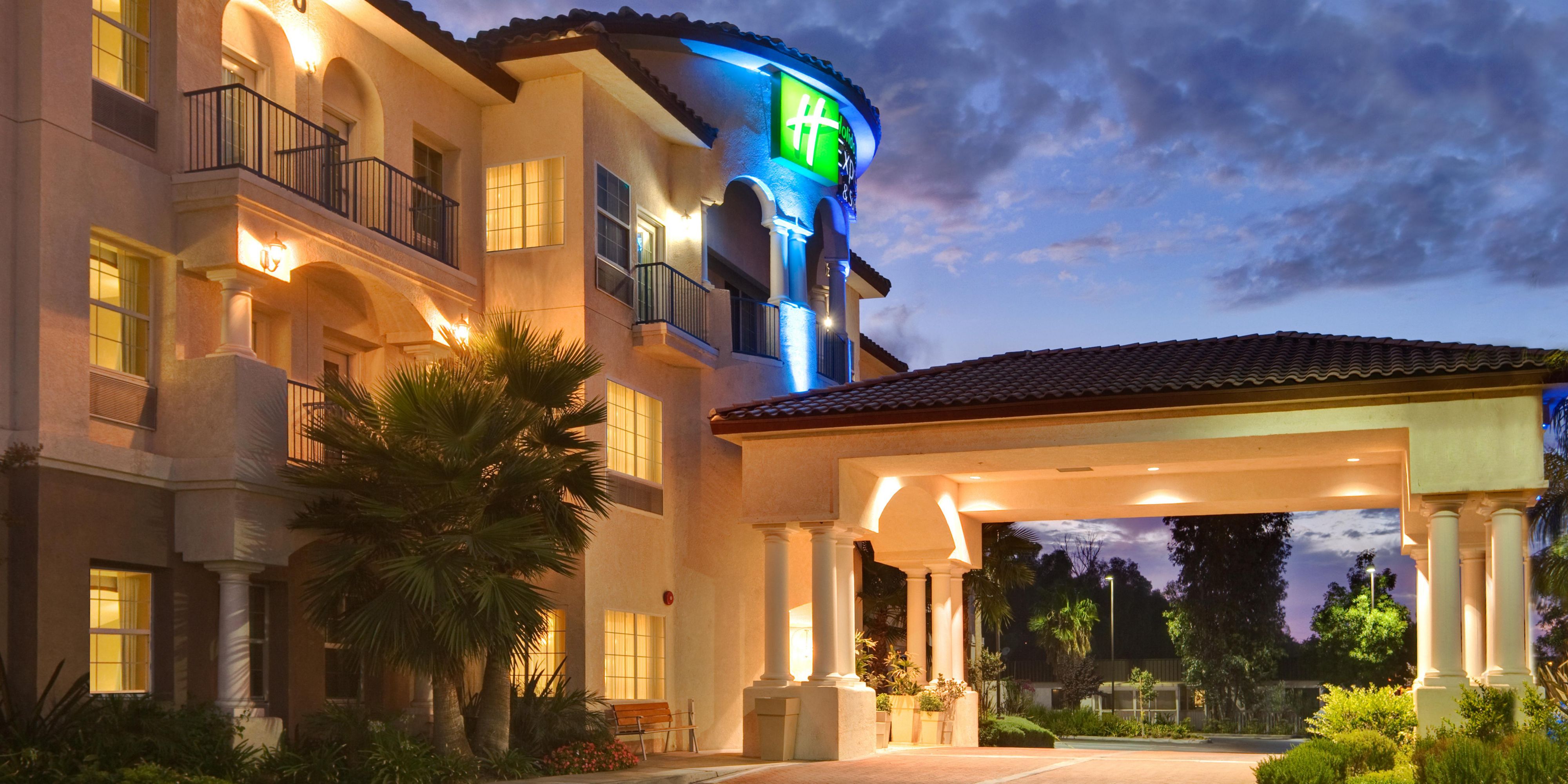 Holiday Inn Express & Suites Corona