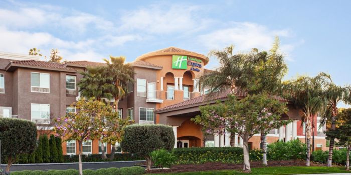 Holiday Inn Express & Suites Corona