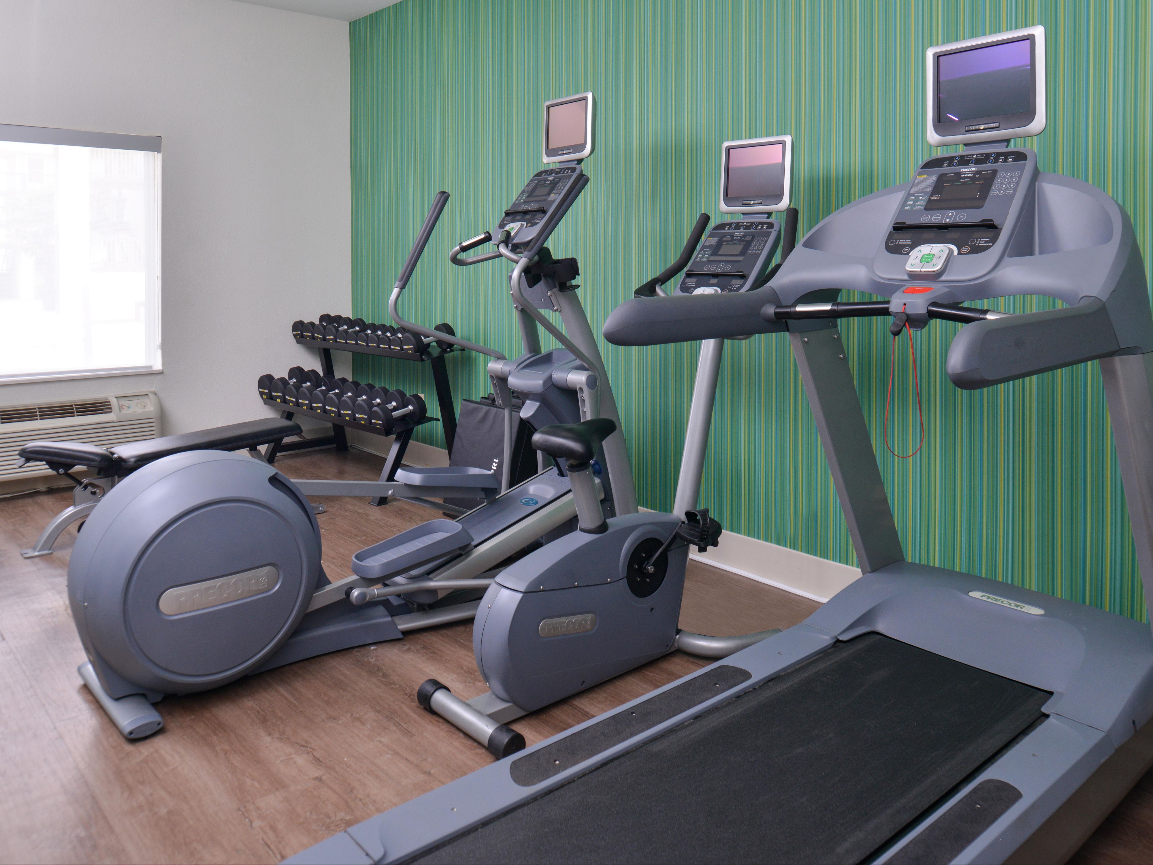 コーパスクリスティでのごご滞在を最大限に活用できるよう、ホットタブや様々な施設をご用意しています 。無料のエクスプレス スタート ブレックファーストで1日をスタートし、屋外プールでリフレッシュ。24時間オープンのフィットネスセンターでアクティブにご滞在。さらに、ホワイトキャップビーチやパドレ島のシーウォールのすぐそばに、有料のホテル駐車場もございます。