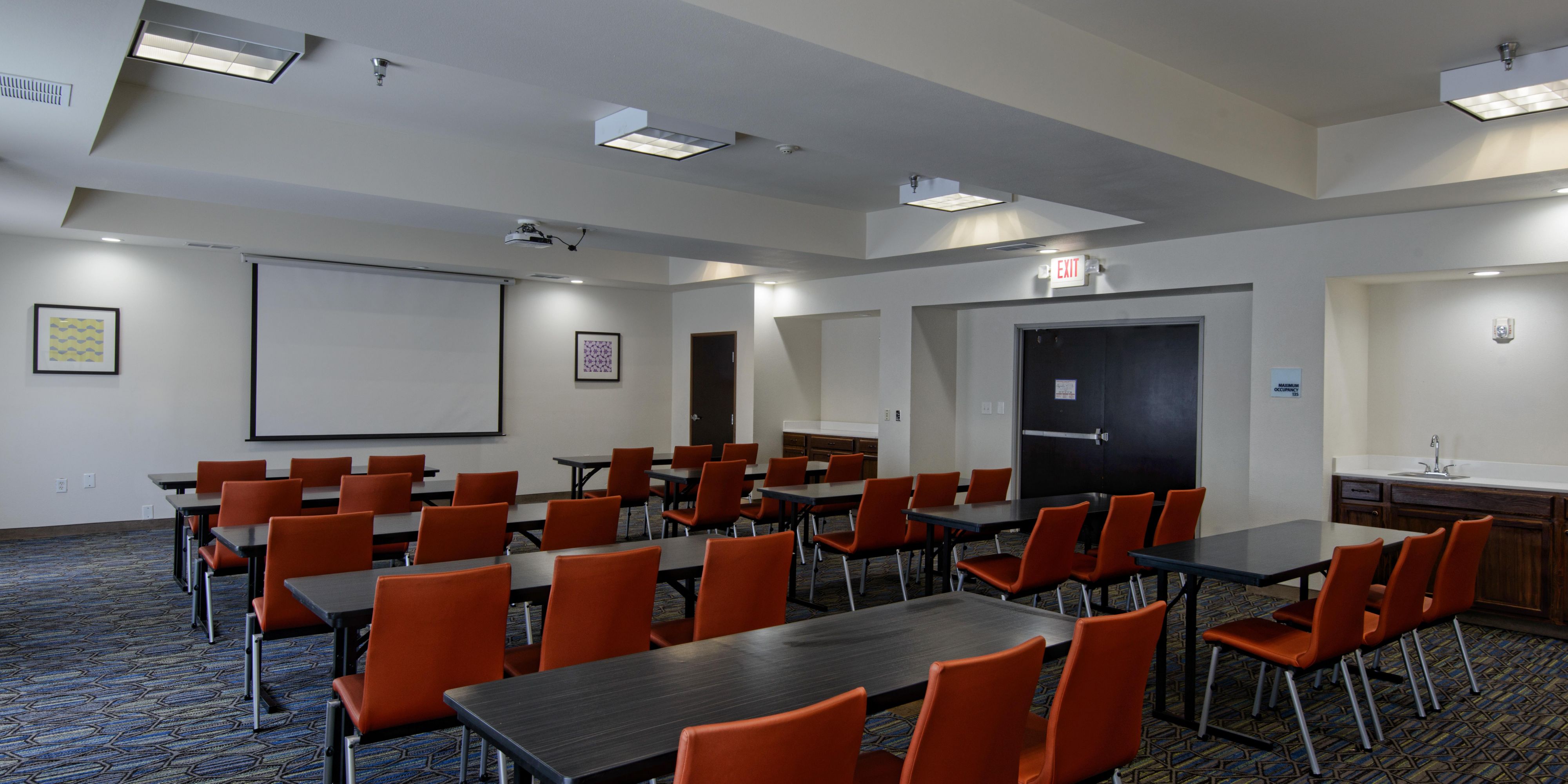 Planning a corporate meeting? Need to schedule some interviews or a job fair? Teaching a class? We have the perfect venue at the Holiday Inn Express Corpus Christi! Schedule our meeting room for your next team meeting!