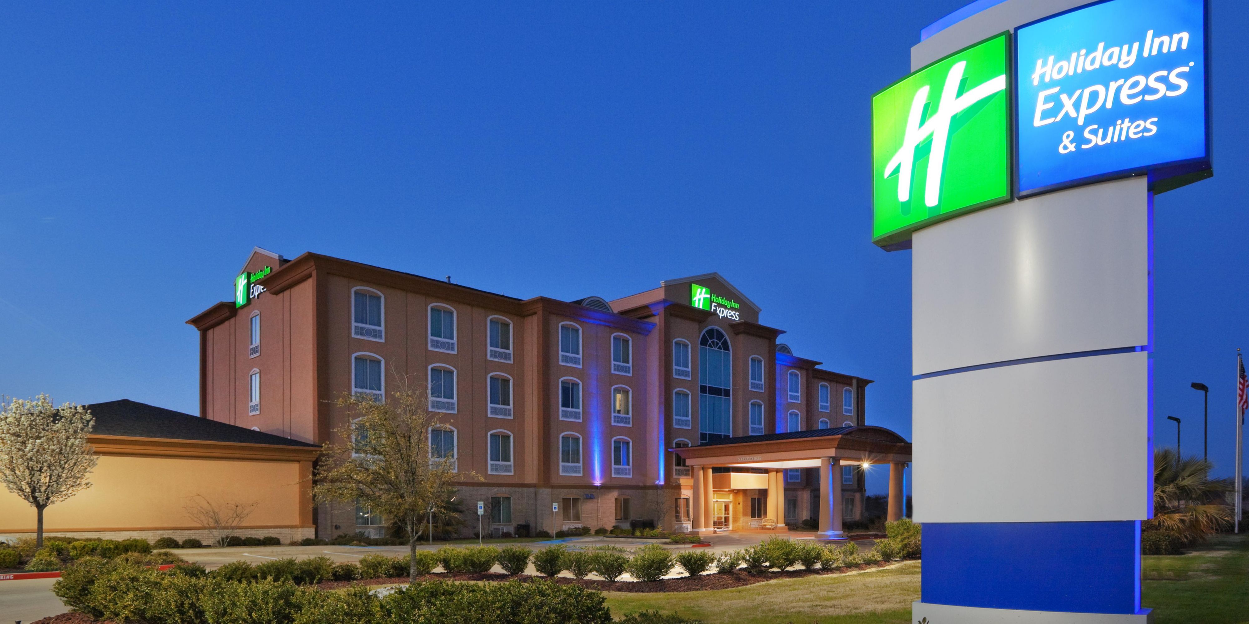 Holiday Inn Express & Suites Corsicana I-45