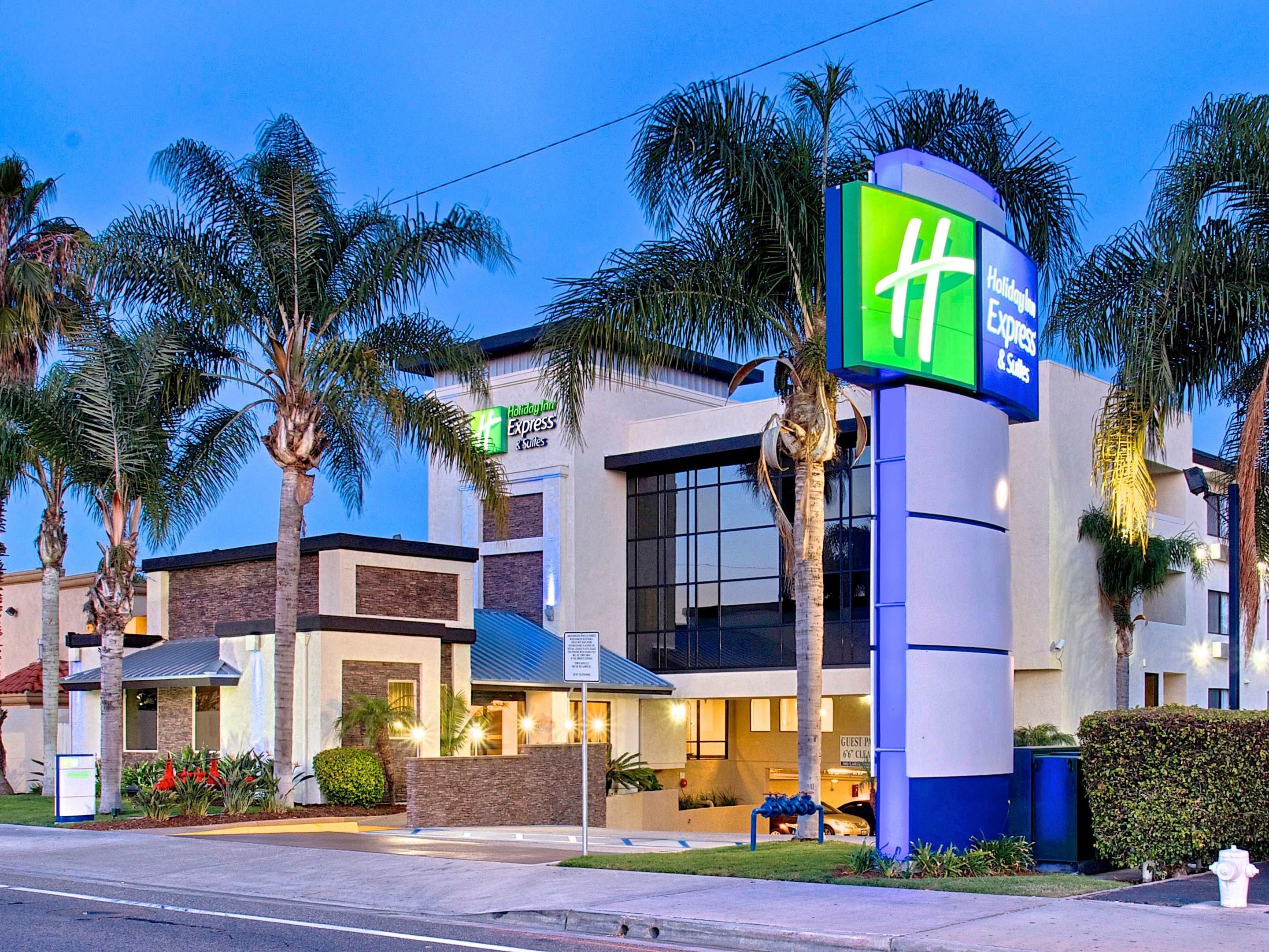 Holiday Inn Express And Suites Costa Mesa 3895807317 4x3