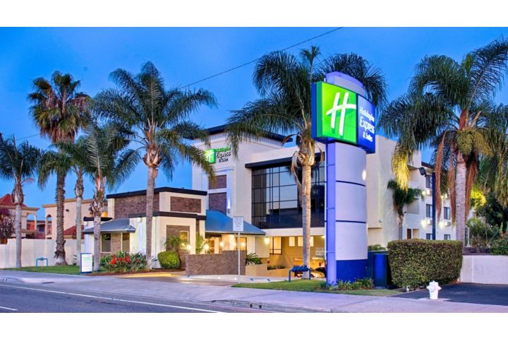 Holiday Inn Express & Suites Costa Mesa
