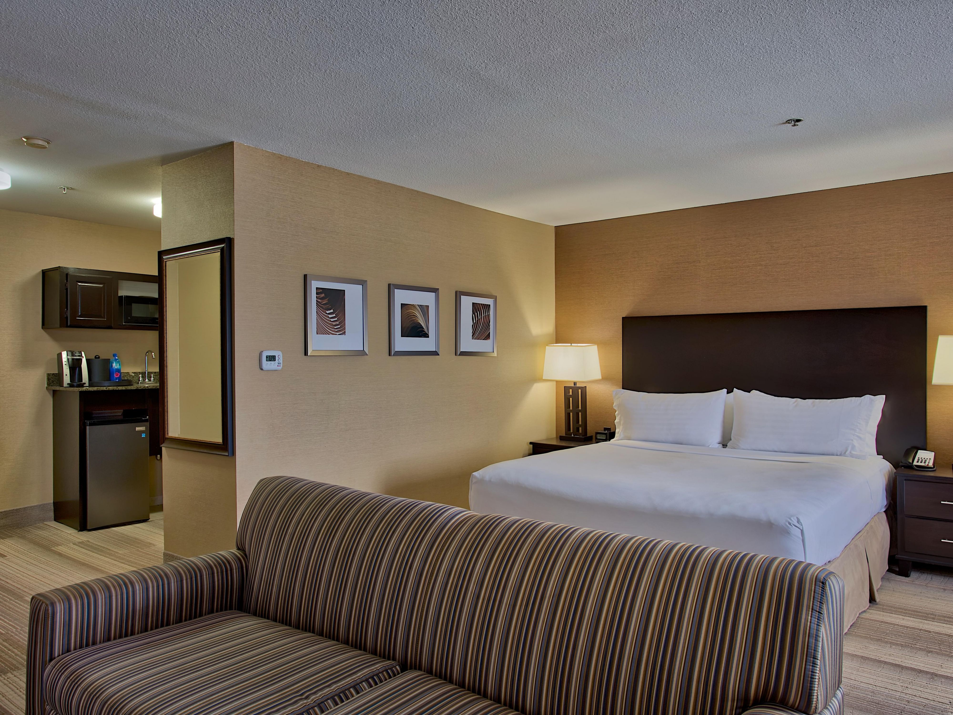 Holiday Inn Express Suites Costa Mesa Guest Room Suite Options   Holiday Inn Express And Suites Costa Mesa 5646885621 4x3