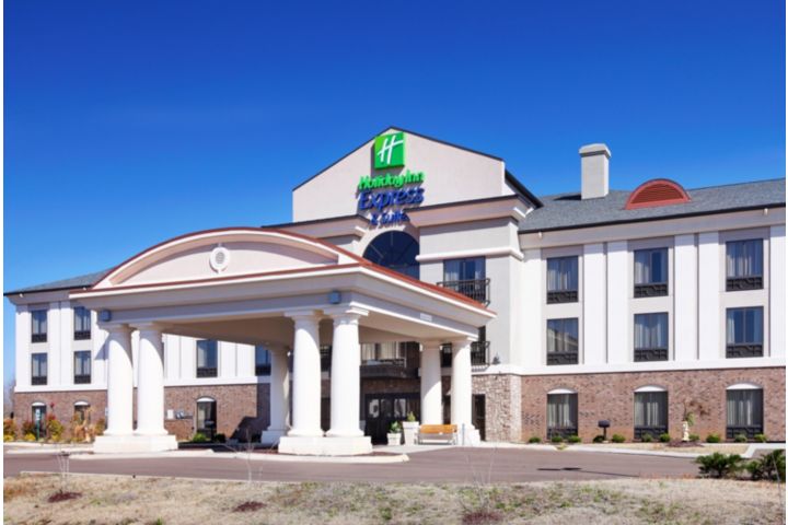 Holiday Inn Express & Suites Covington
