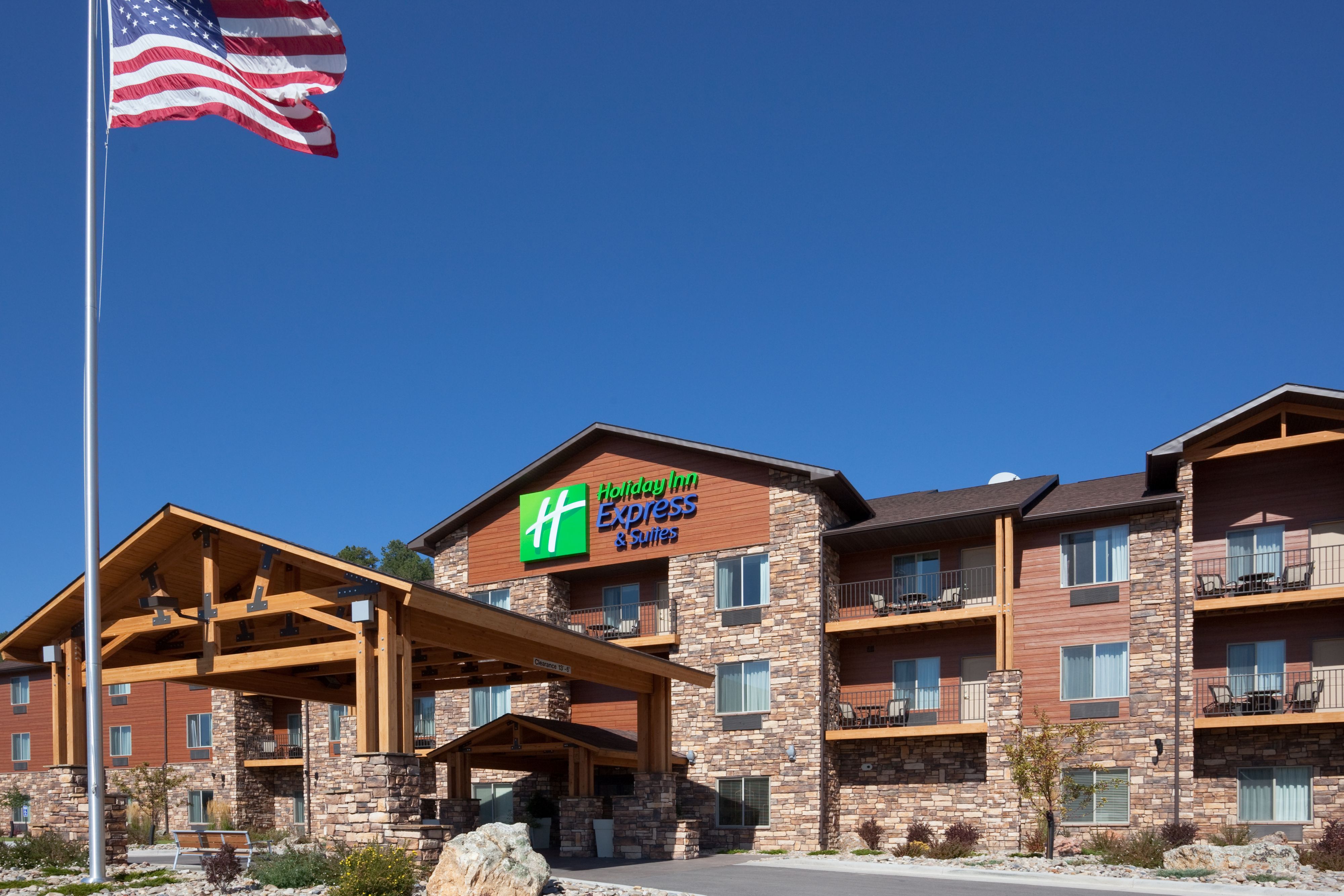 Holiday Inn Express & Suites Custer