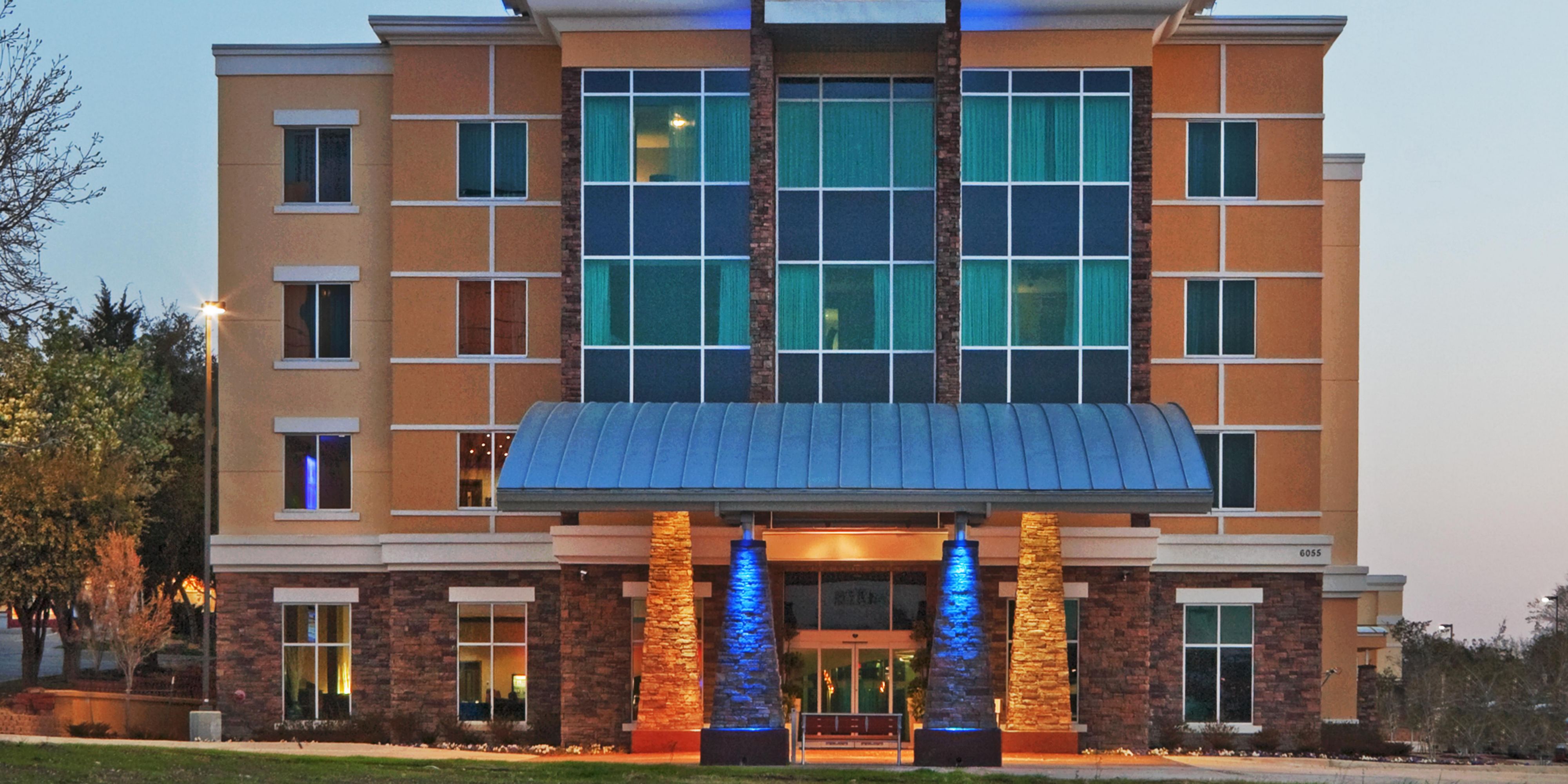 Holiday Inn Express & Suites North Dallas at Preston