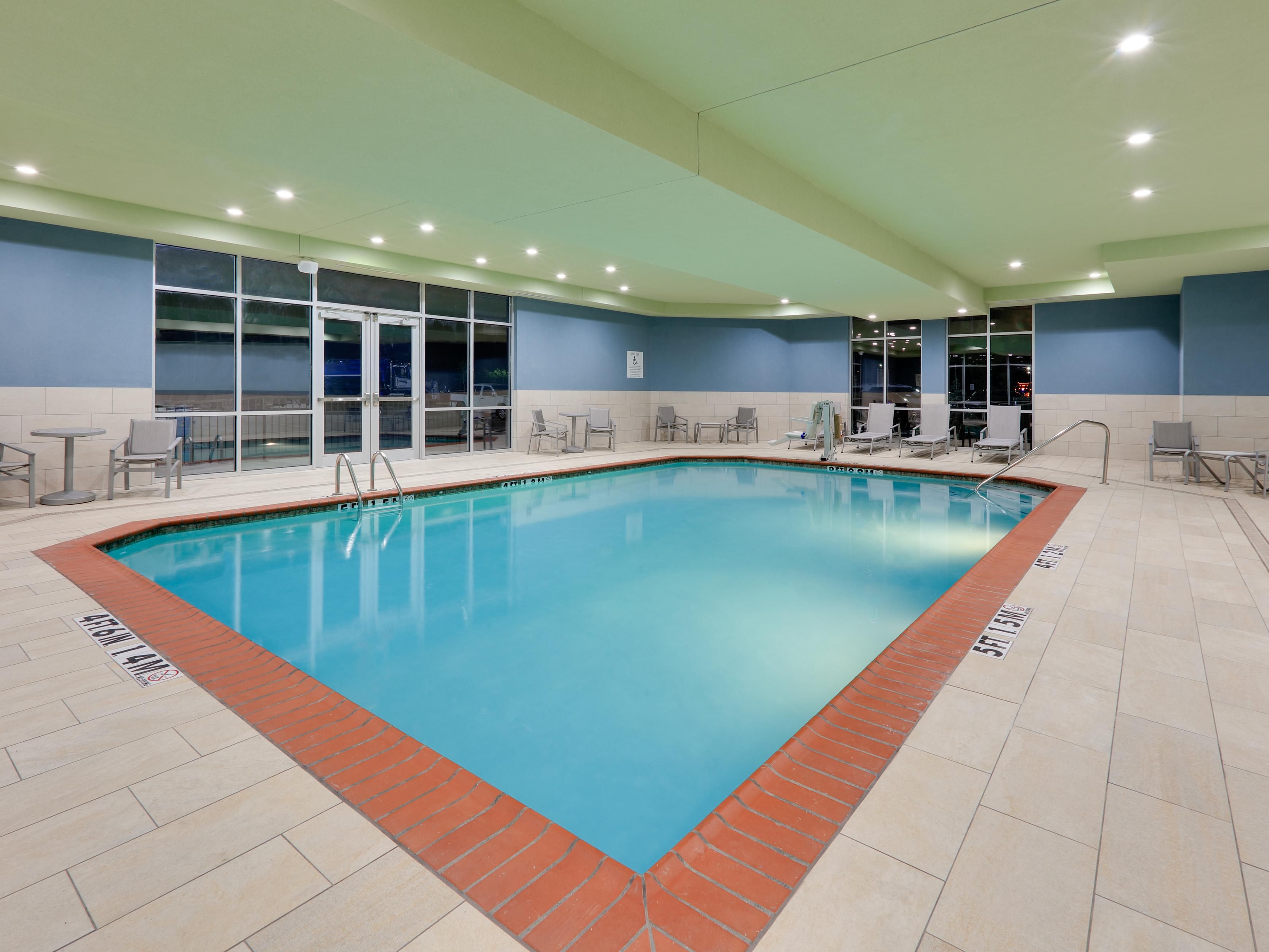 Hotel near Love Field | Holiday Inn Express & Suites Dallas NW HWY - Love  Field