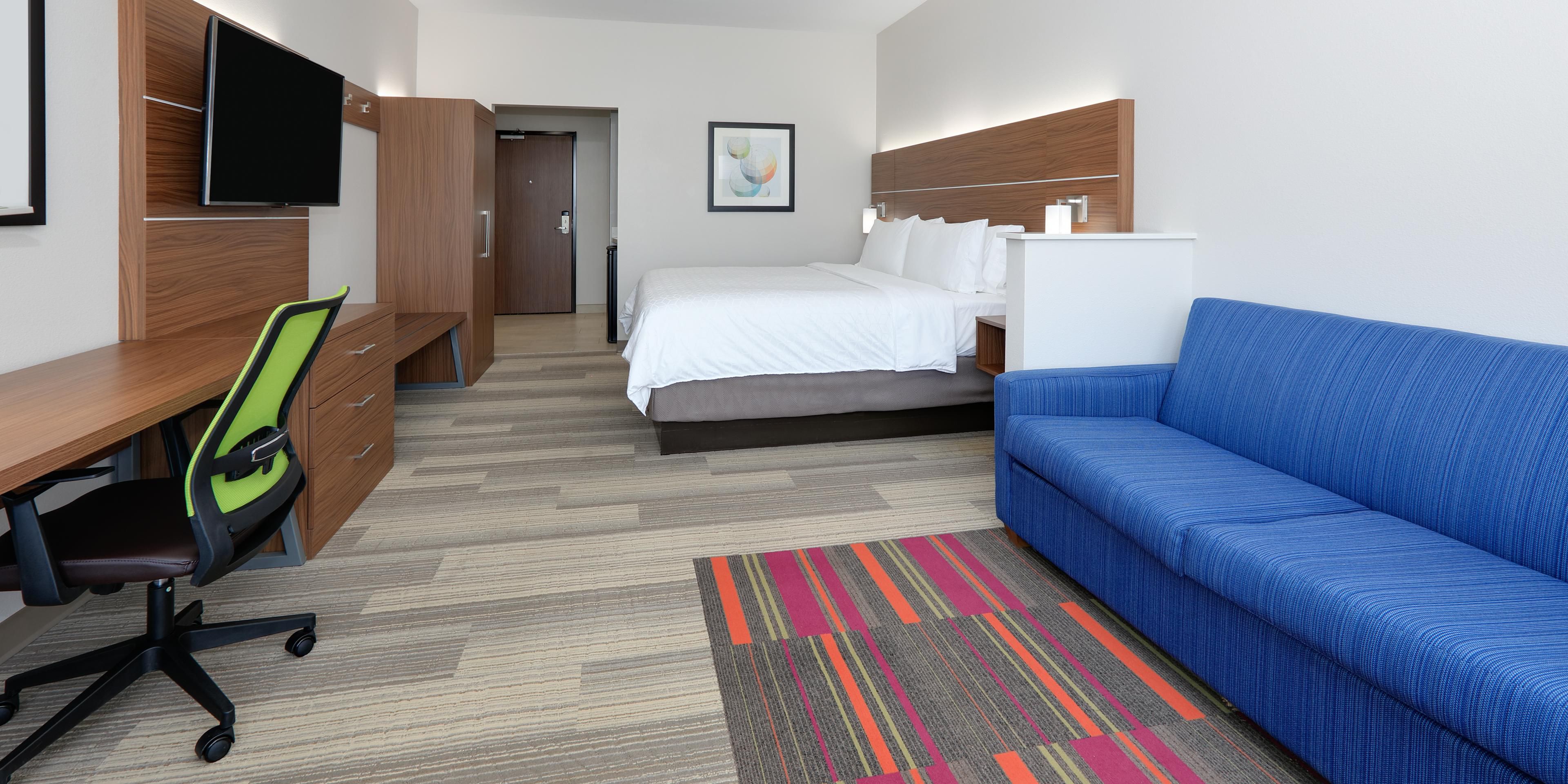 Visiting Amplified Live for a night of live music and good food? Come across the parking lot for a comfortable bed and complimentary breakfast before heading back home. 