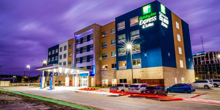 Holiday Inn Express & Suites Dallas Market Ctr - Love Field