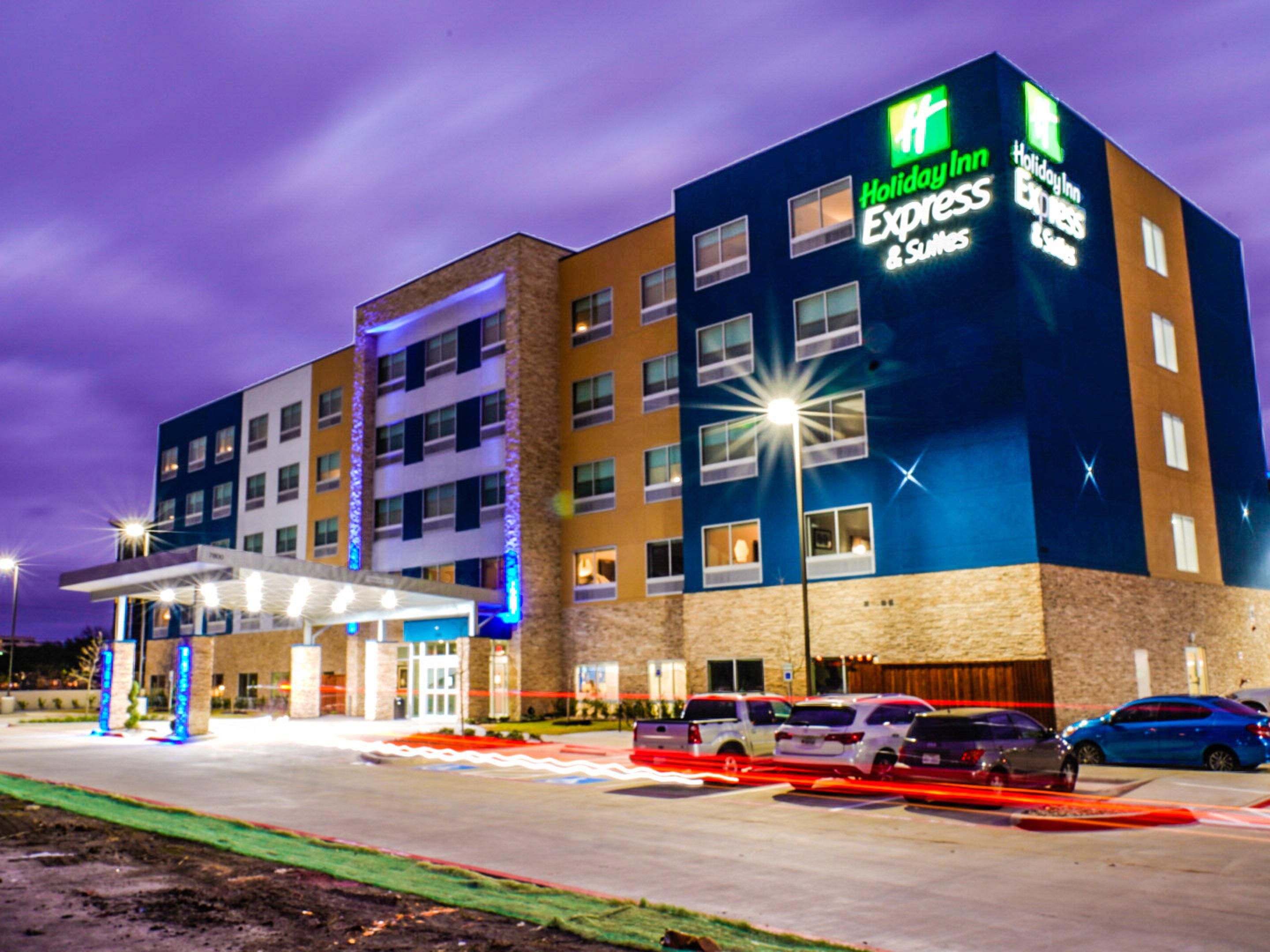 Holiday Inn Express Suites Dallas Market Ctr Love Field Hotel by IHG