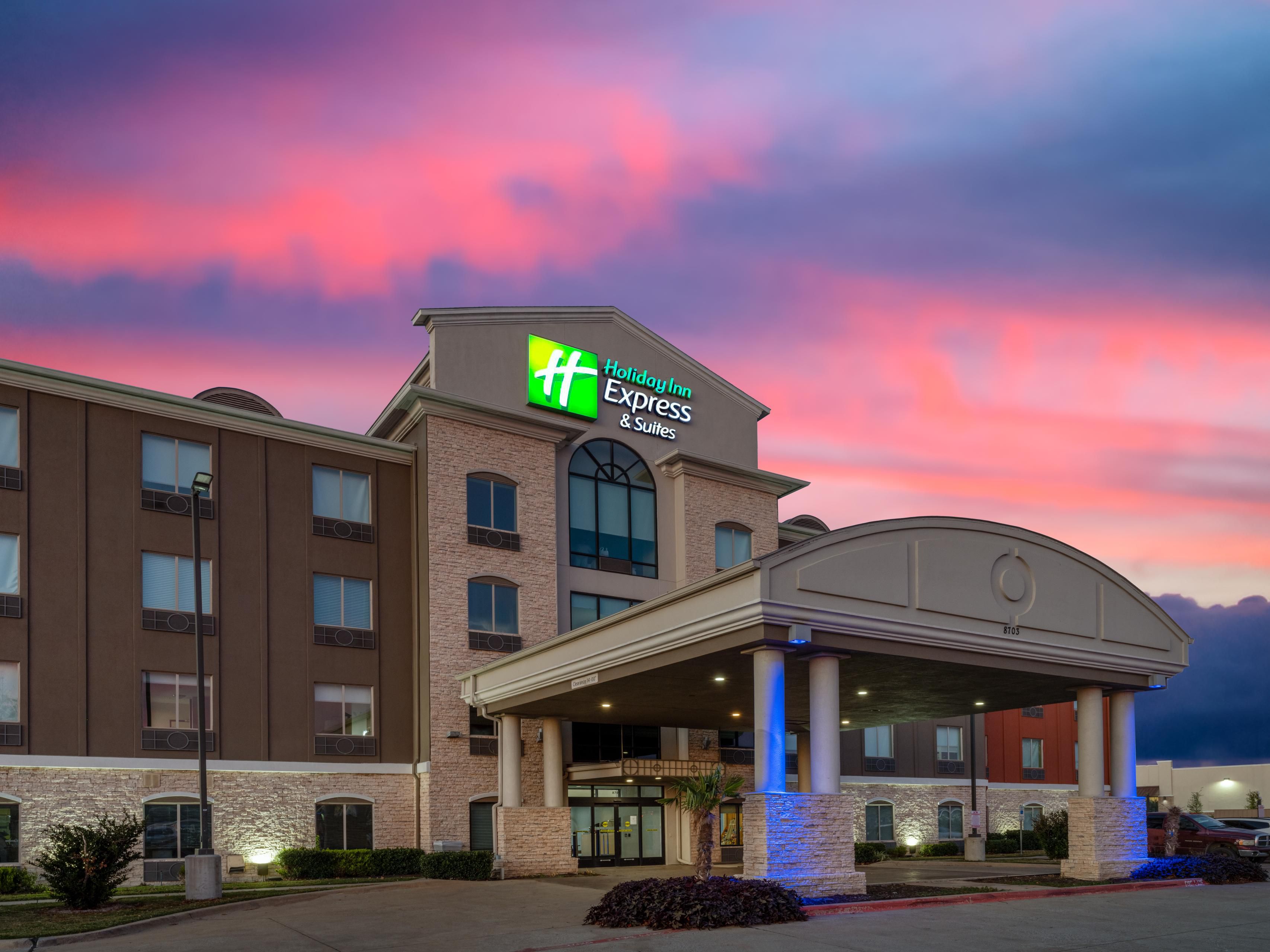 Attend a college football game, concert, the annual State Fair of Texas, and the Cotton Bowl Classic at the historic Cotton Bowl Stadium, located just a short nine-minute drive (4.6 miles) from our hotel. We are the perfect home base for attending exciting events in Dallas!