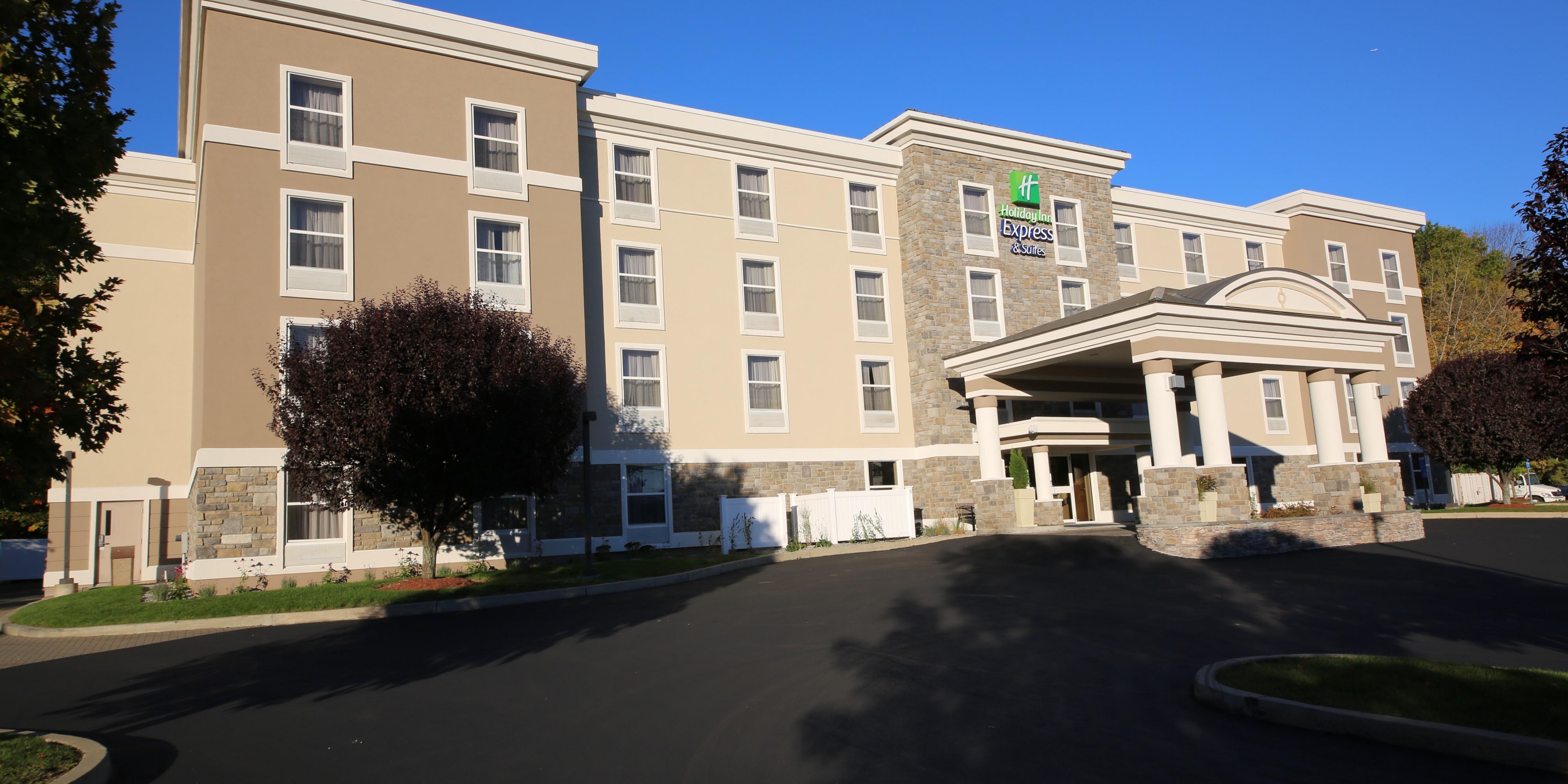 Holiday Inn Express & Suites Danbury - I-84