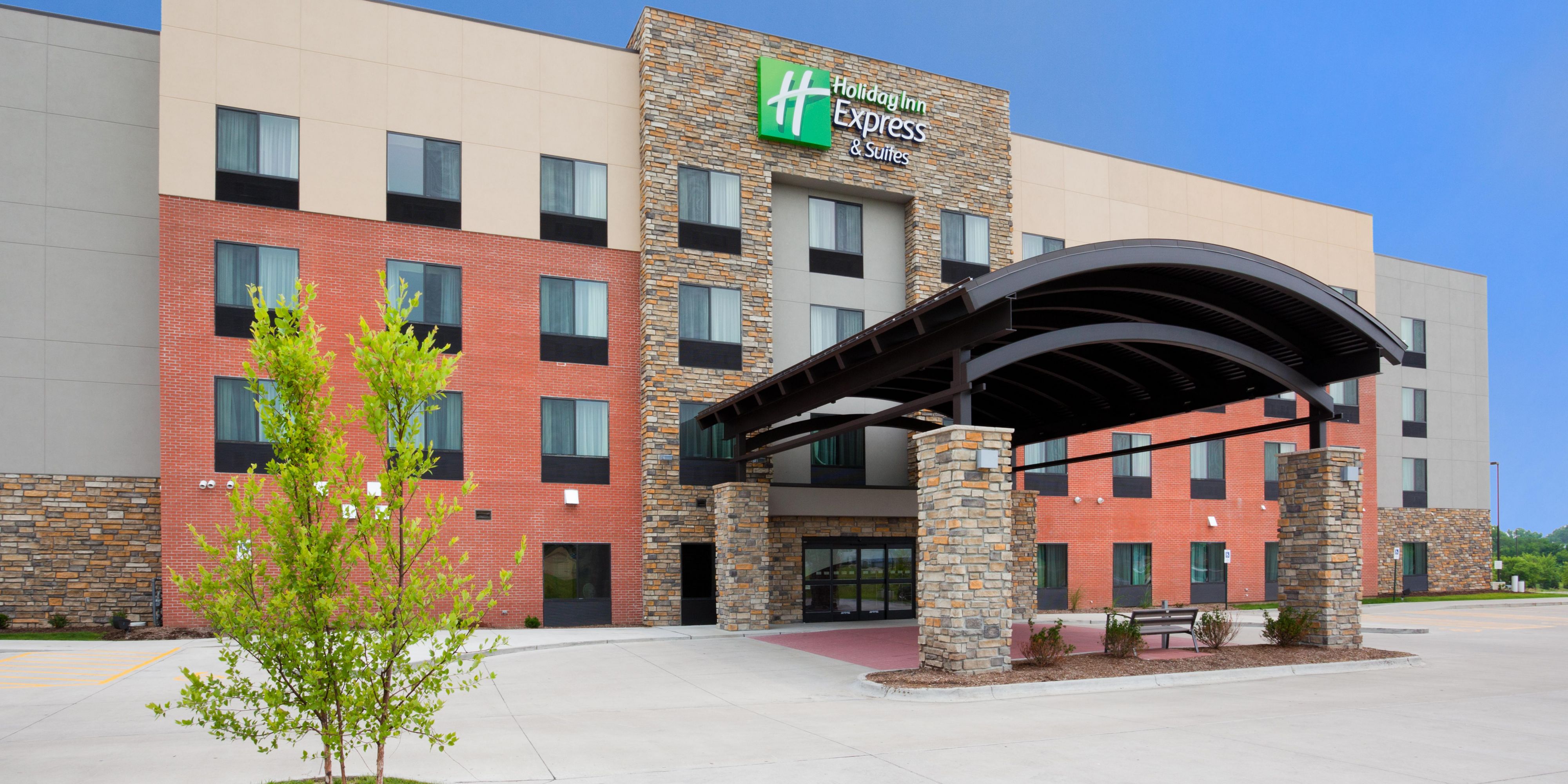 hilton hotels in bettendorf iowa - Yetta Bader