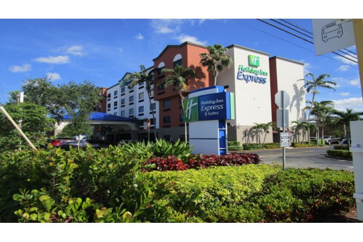 Holiday Inn Express & Suites Fort Lauderdale