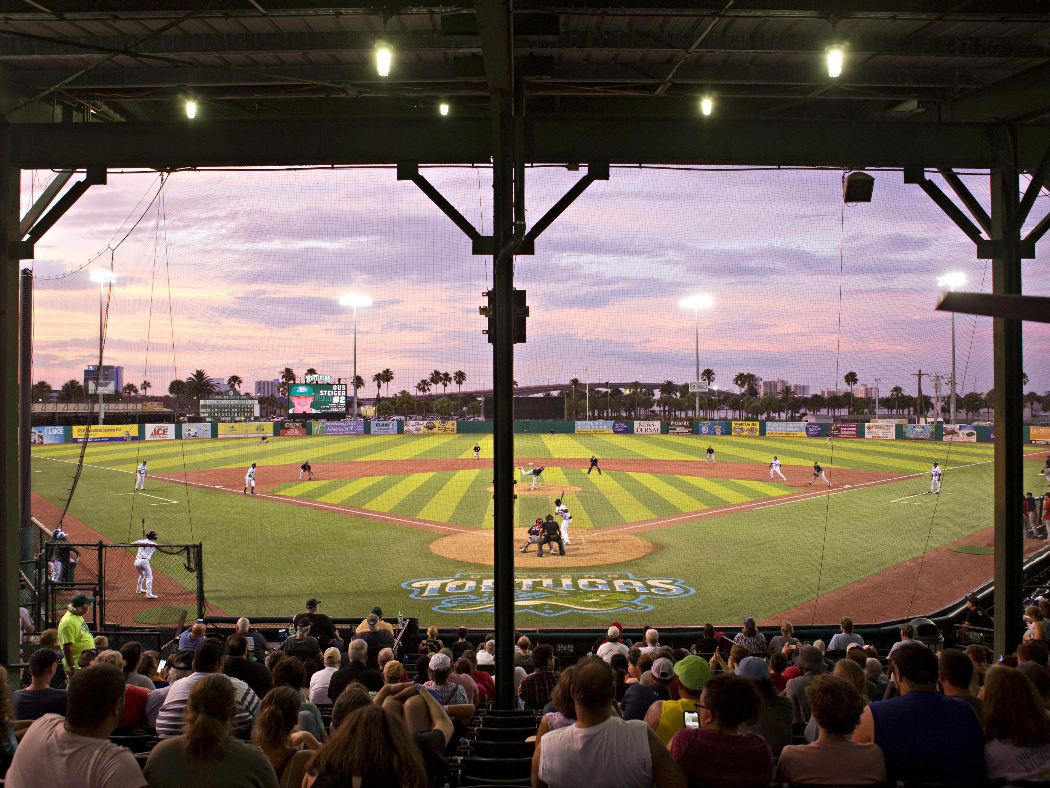 スポーツチームと一緒のご旅行、デイトナ インターナショナル スピードウェイでの結婚式やイベント、ご親族の集まりなど、どんなご旅行でもお手伝いいたします。10客室以上の団体予約の場合には割引が適用されます。ご質問やその他の情報については、弊社まで直接お問い合わせください。