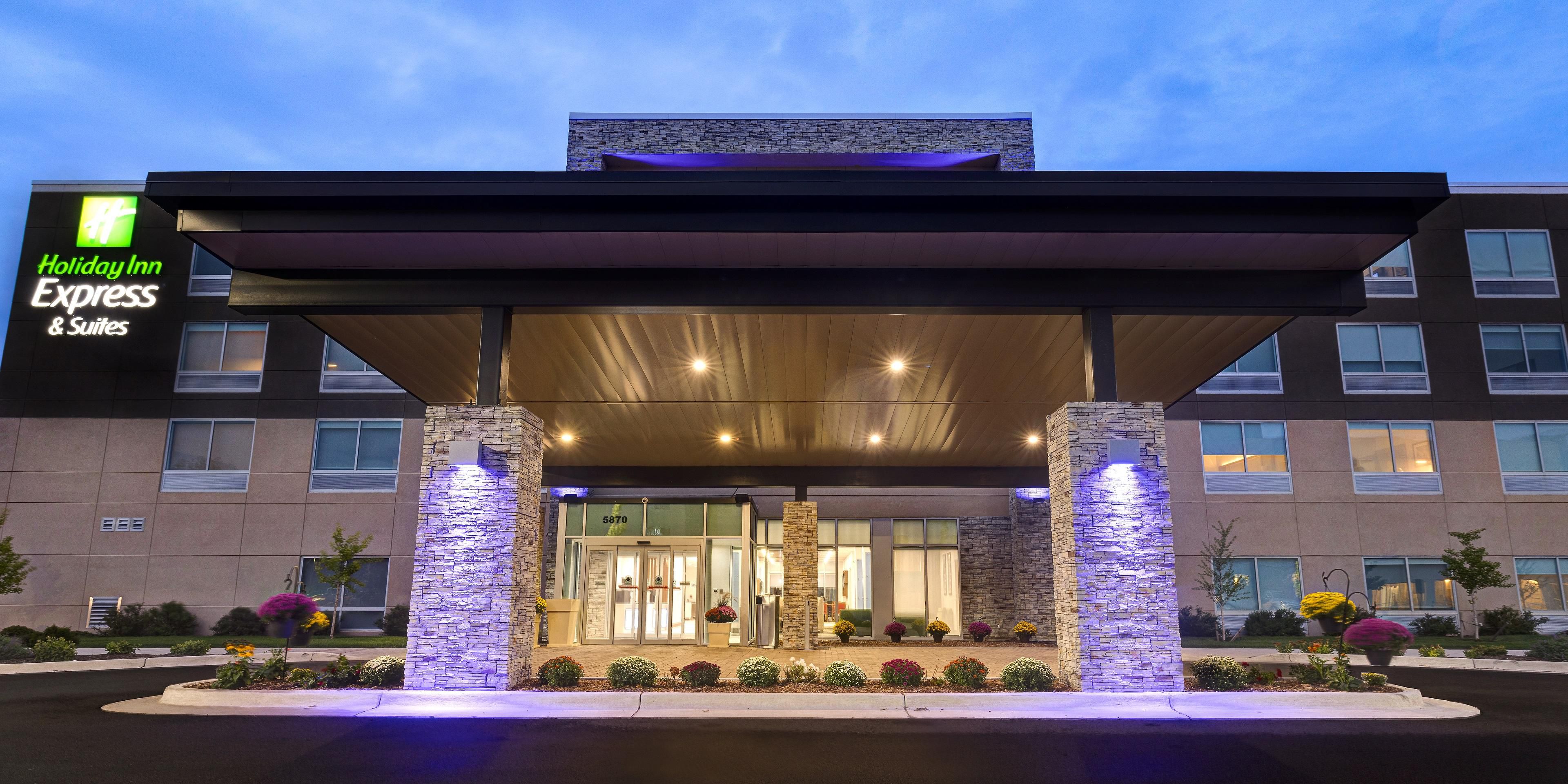 Holiday Inn Express & Suites Detroit - Dearborn