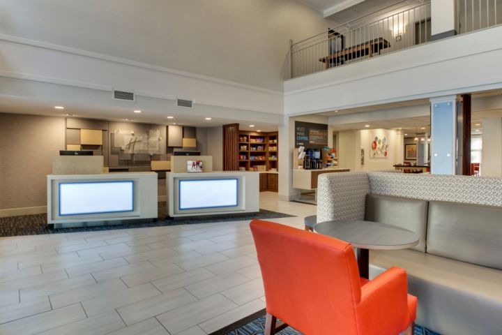 Holiday Inn Express & Suites Atlanta-Emory Un