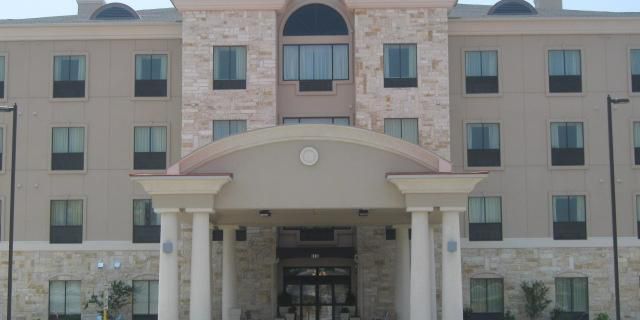 Holiday Inn Express & Suites Del Rio