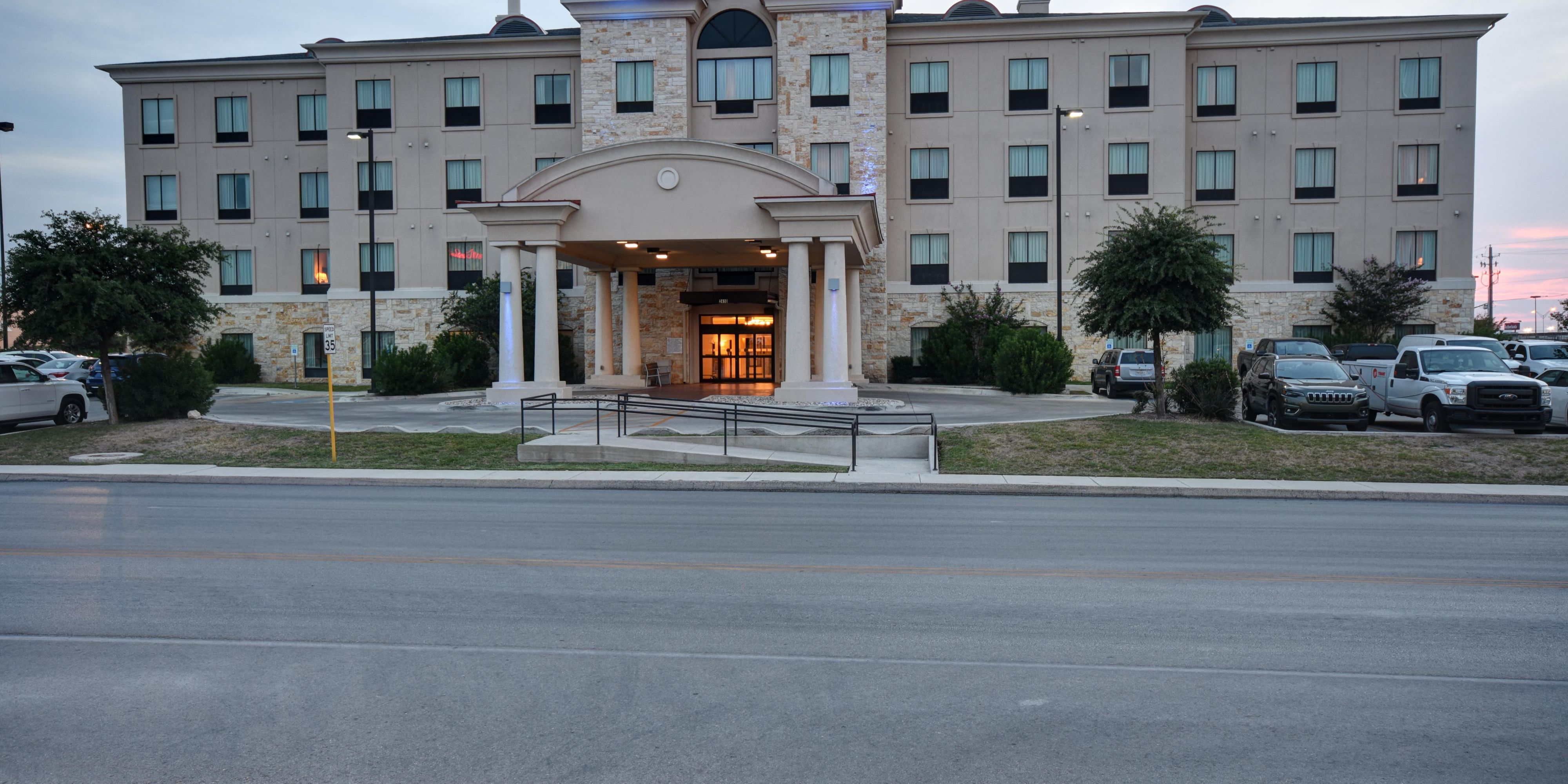 Holiday Inn Express & Suites Del Rio