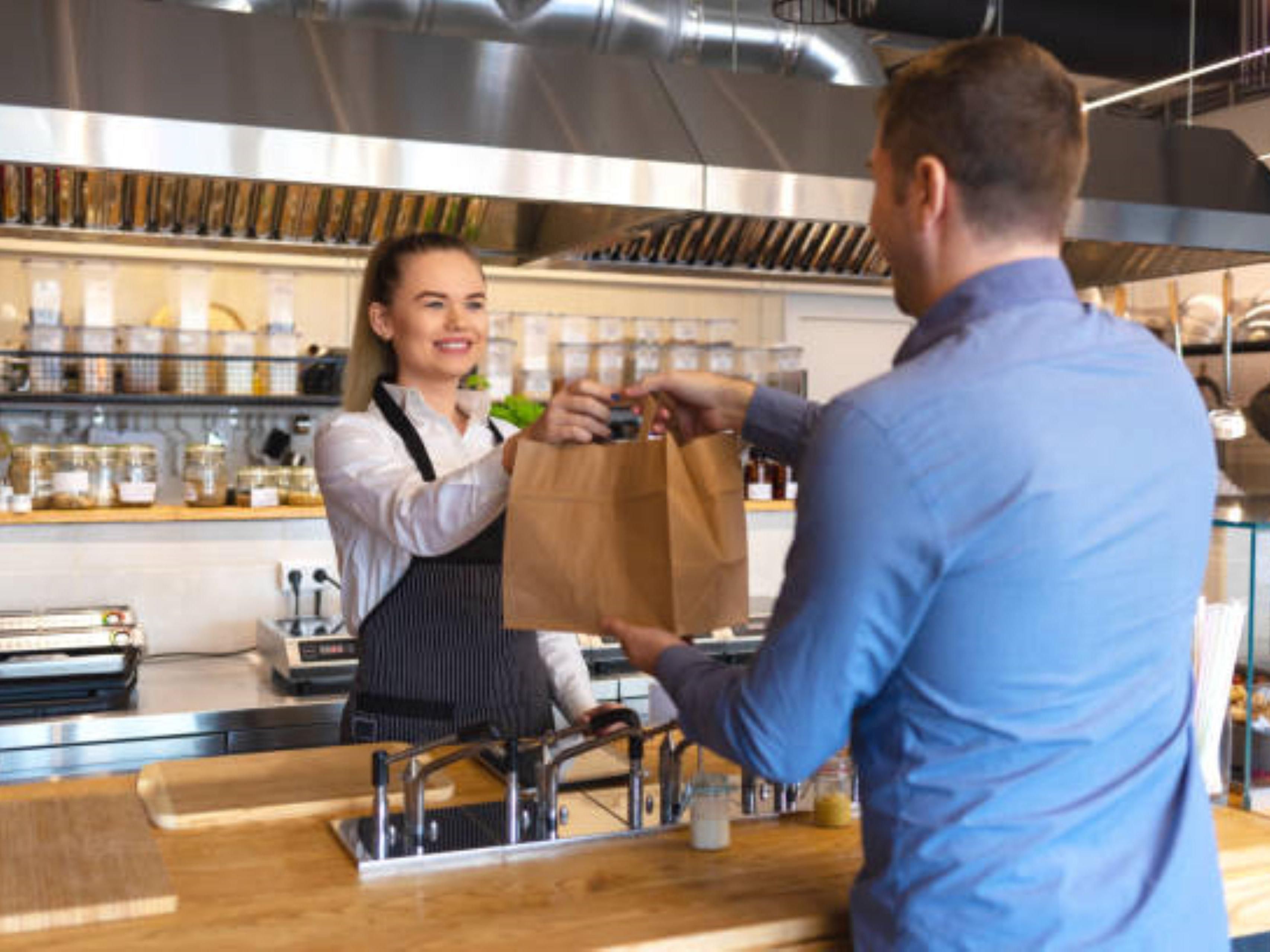 Adjacent to the hotel, you'll discover the Del Valle Market and convenience store, featuring a food court that offers a diverse selection of dining options, including Sbarro's and Krispy Krunchy Chicken.