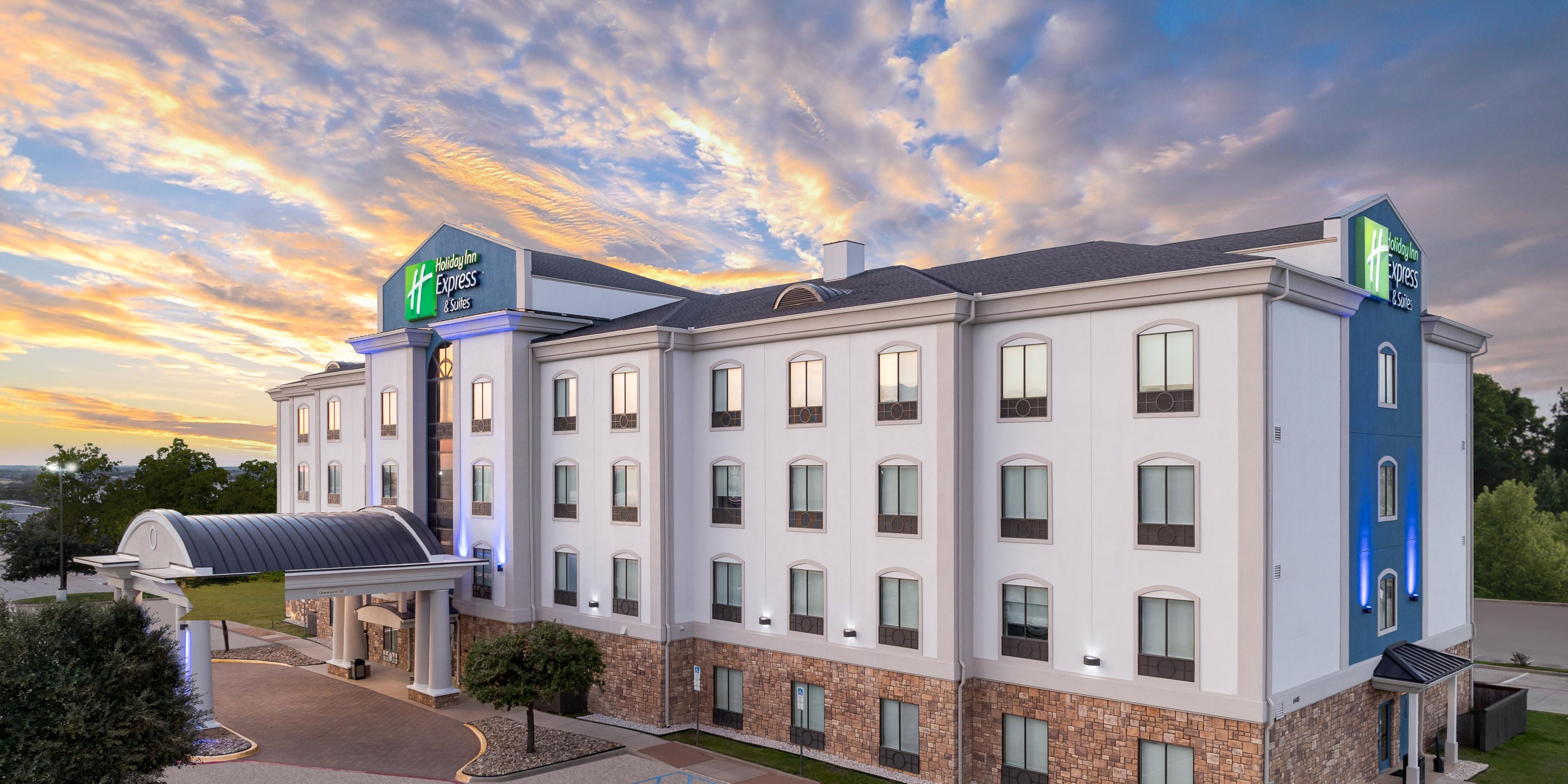 Holiday Inn Express & Suites Denton North