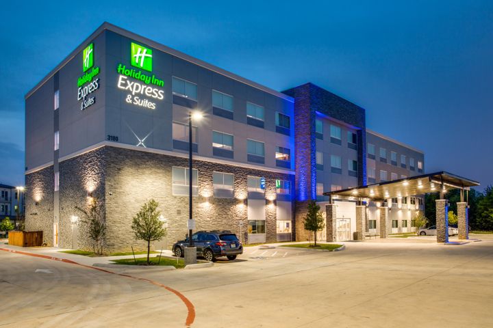 Holiday Inn Express & Suites Denton South