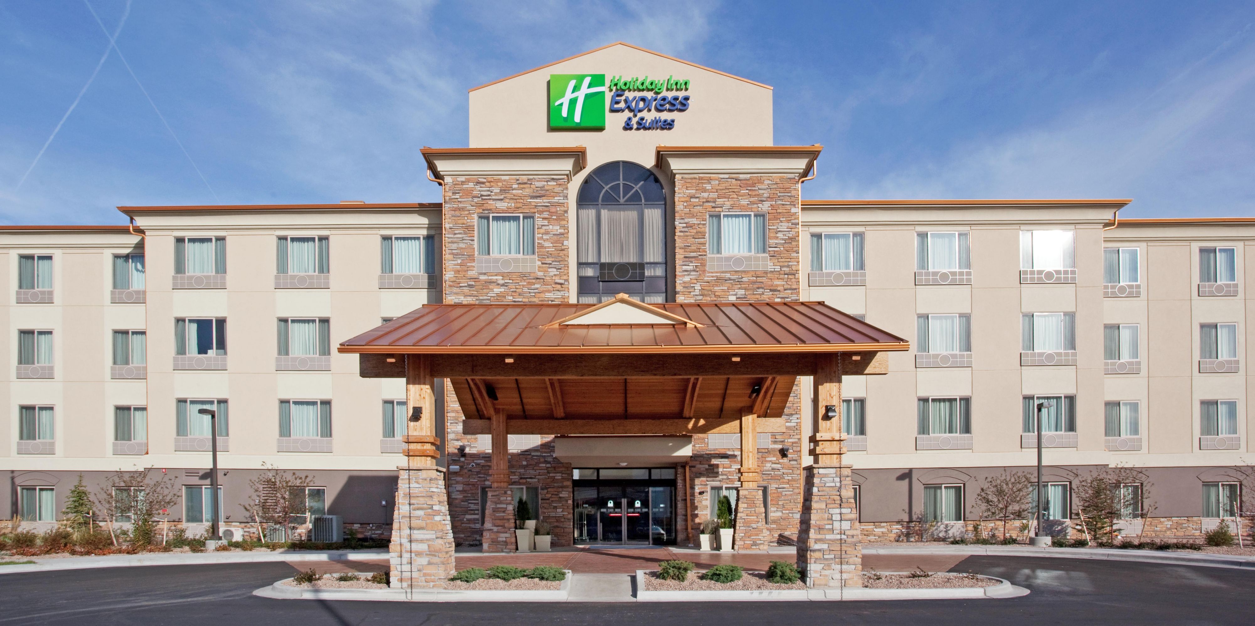 Holiday Inn Express And Suites Denver 4184228462 2x1