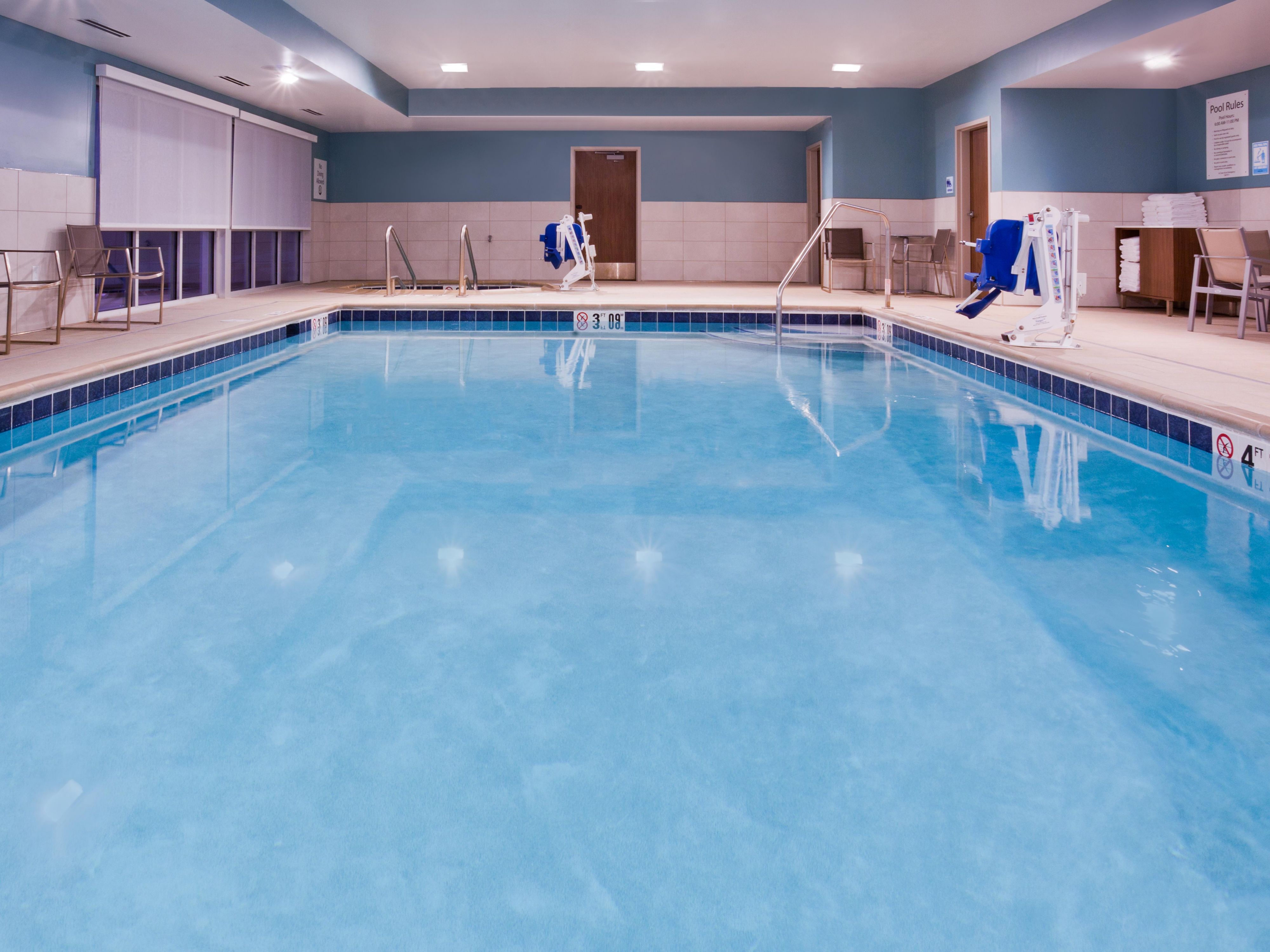 Holiday Inn Express & Suites Downtown Des Moines Swimming Pool