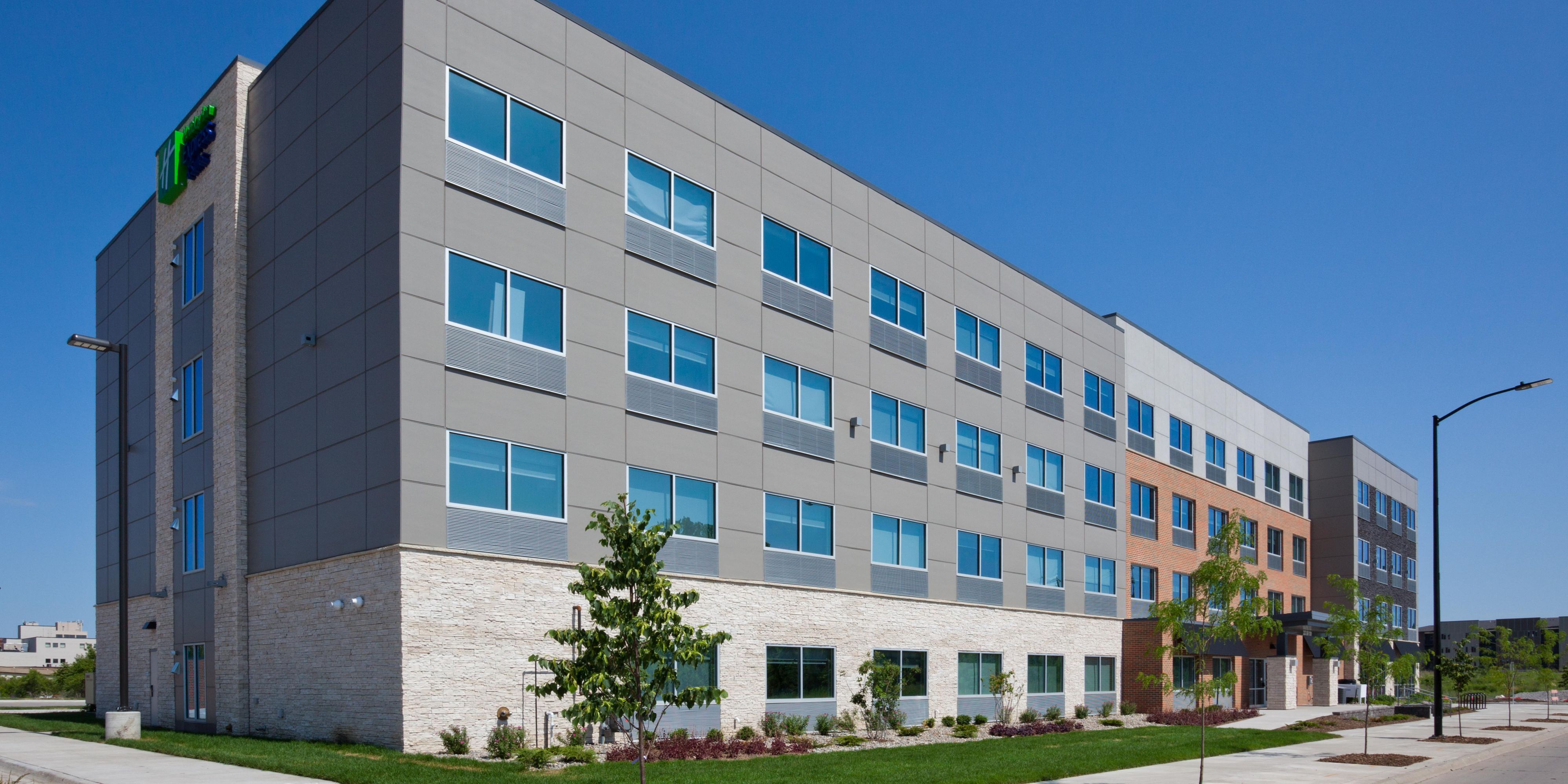 Holiday Inn Express & Suites Des Moines Downtown