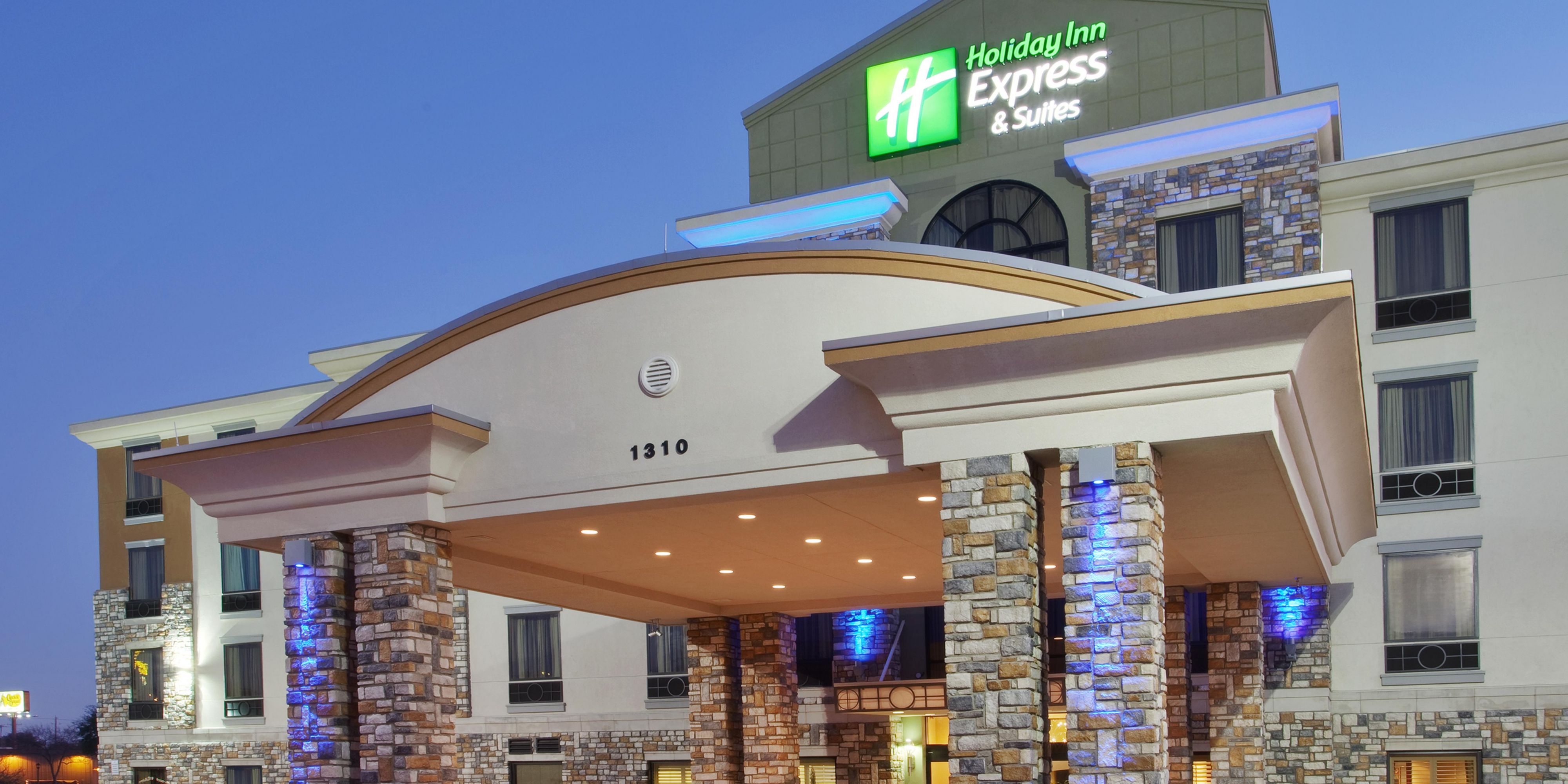 Holiday Inn Express & Suites Dallas South Desoto