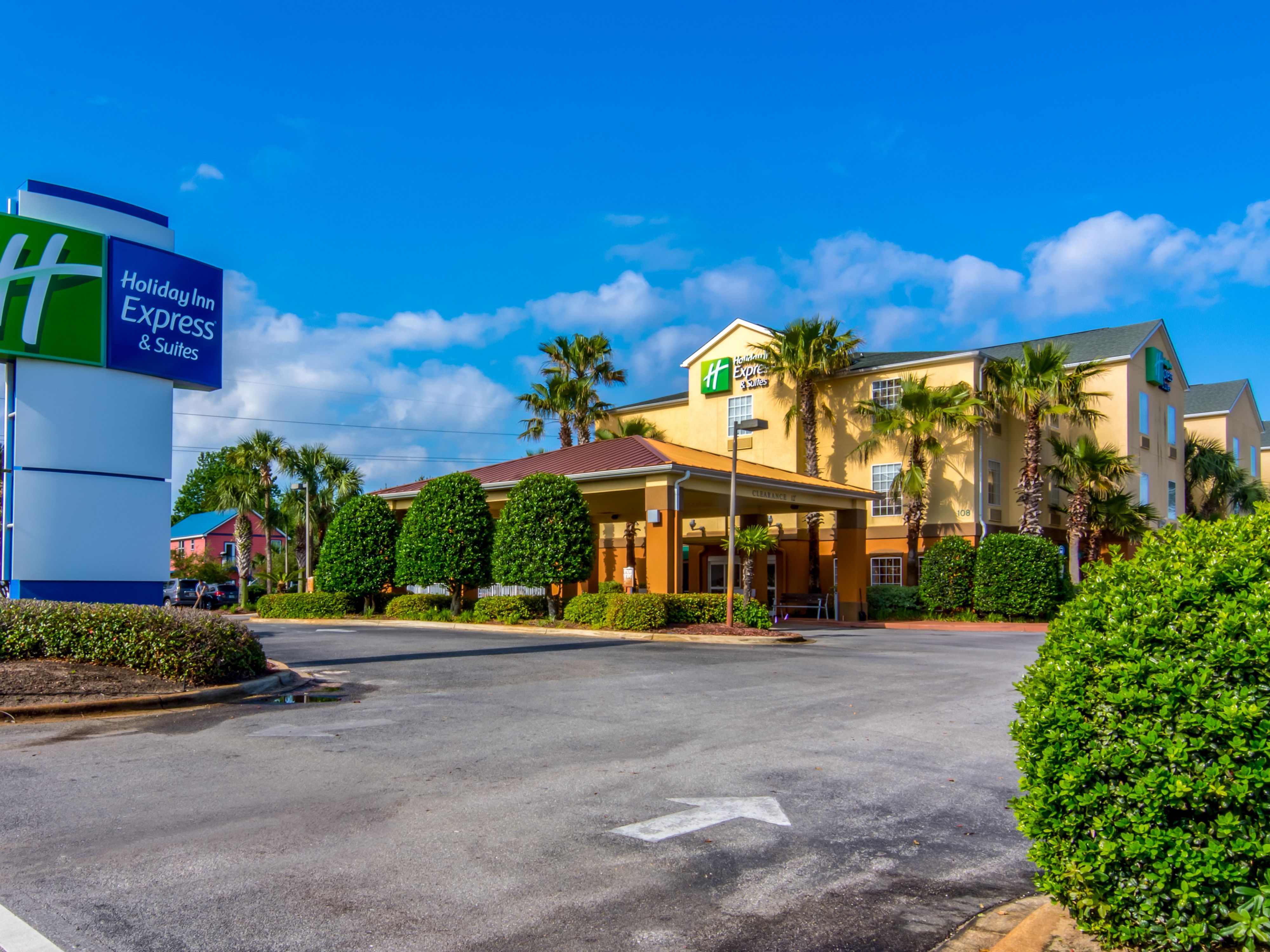 Holiday Inn Express And Suites Destin 5663936130 4x3