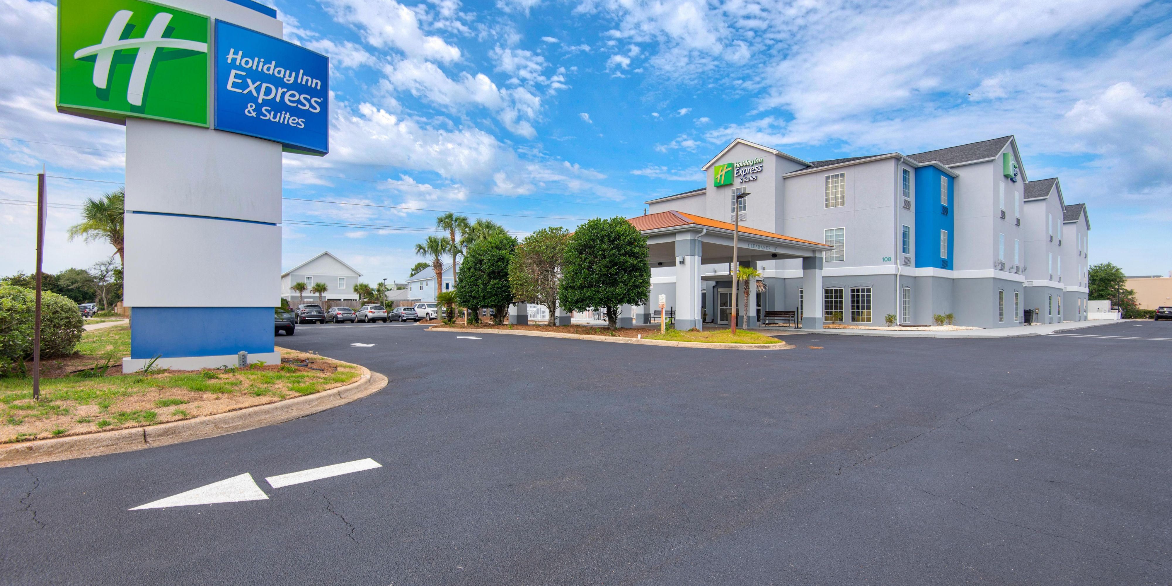 Holiday Inn Express & Suites Destin E - Commons Mall Area