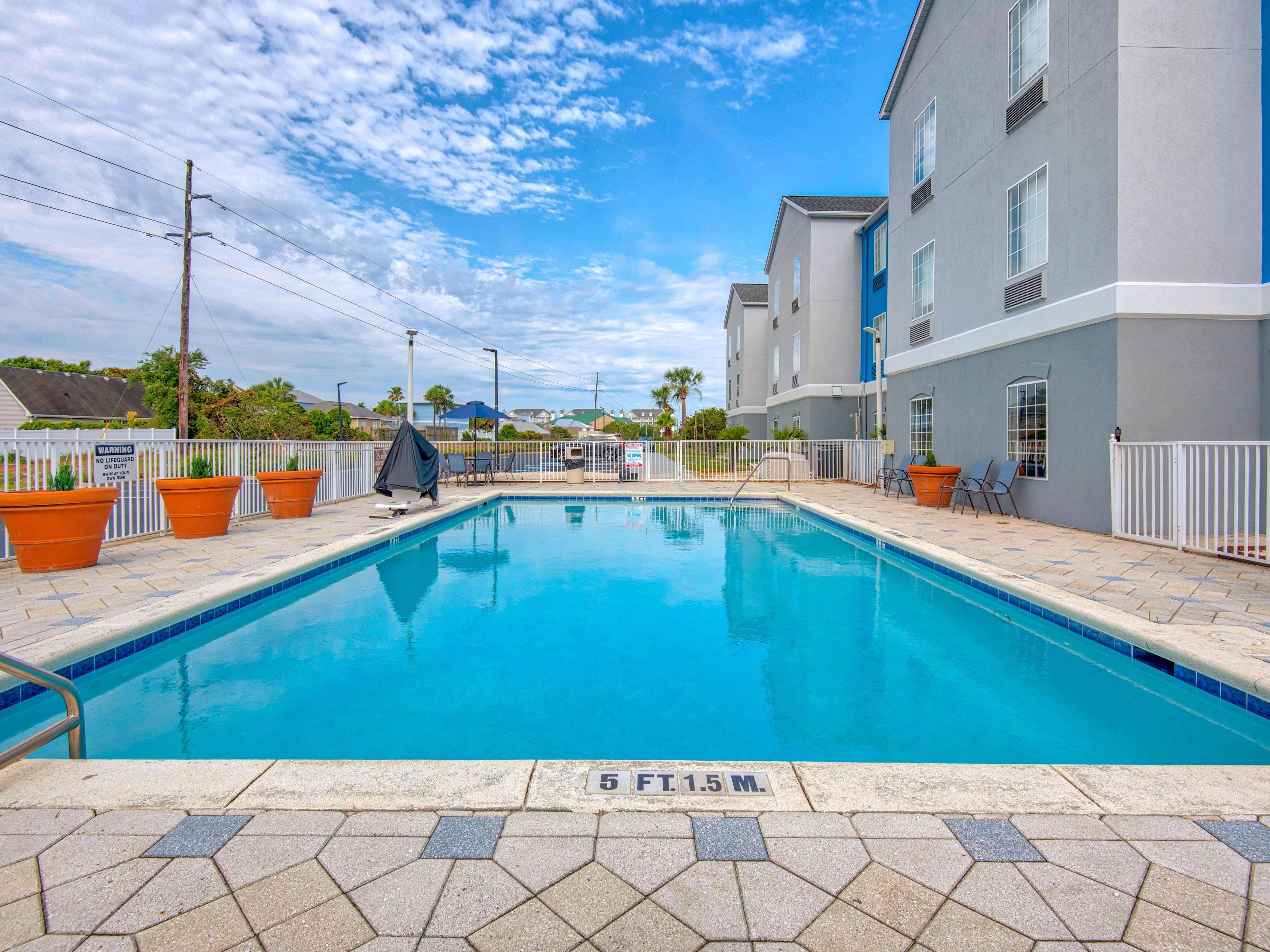 Hotel in Destin near Beach | Holiday Inn Express & Suites Destin E ...