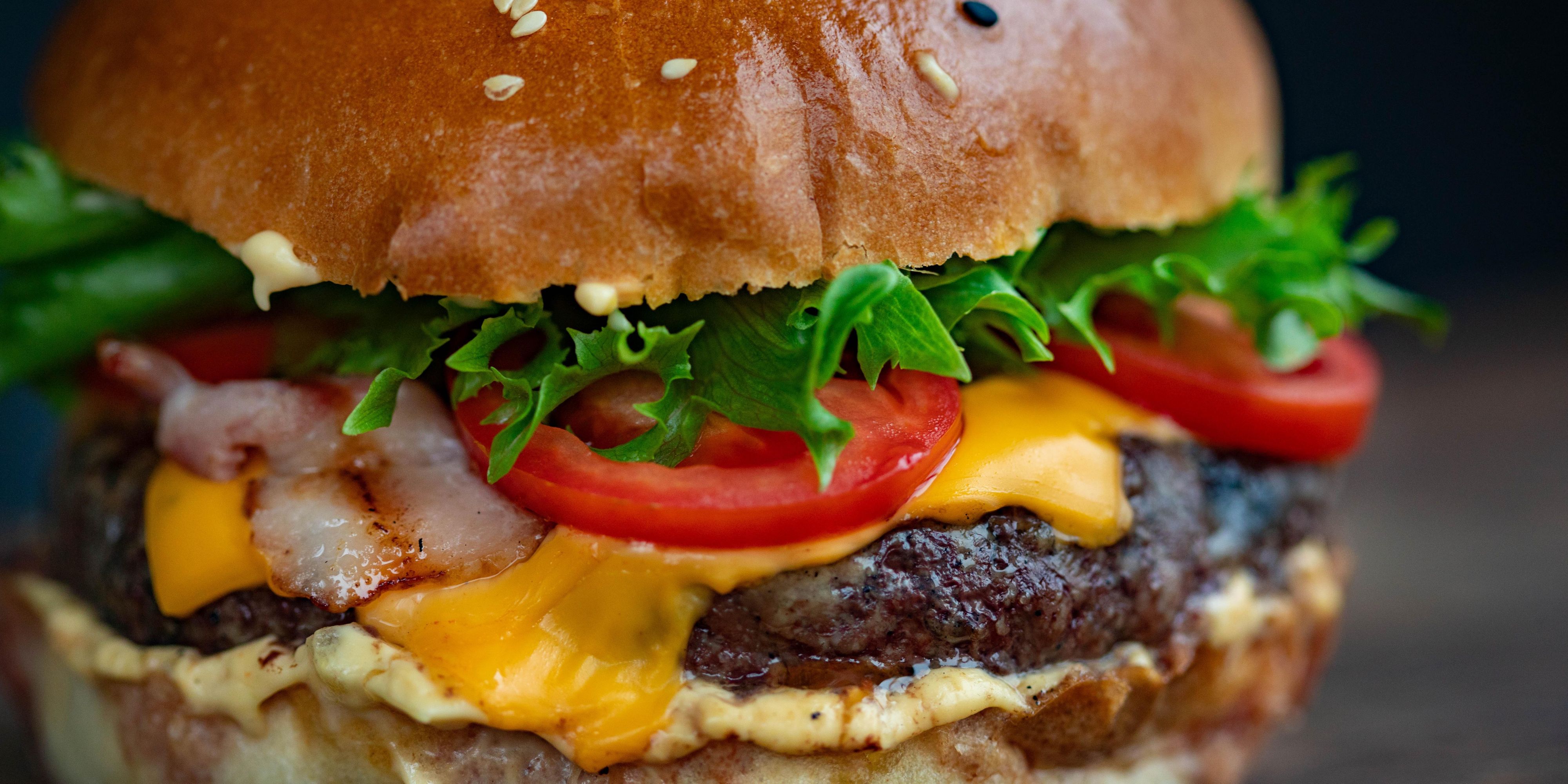 Located in our parking lot is Sanford's Pub & Grub. This restaurant offers a comfortable atmosphere paired with top service and excellent food and drinks. Stop in for a quick lunch,  a great dinner, or even just a spot to watch a game. They are a kid friendly location, so bring the family with. 
