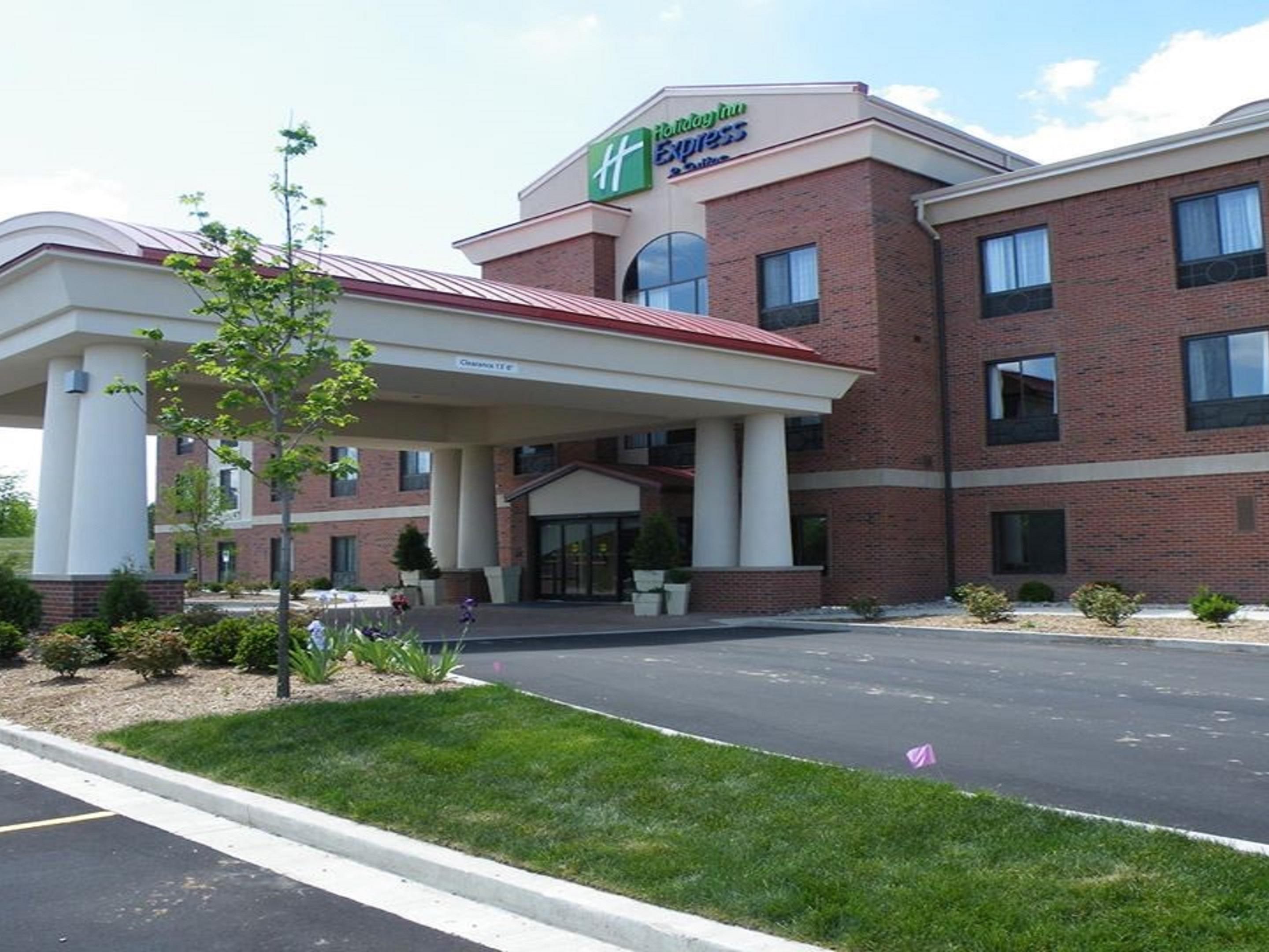 Dimondale Hotel near Lansing with Pool | Holiday Inn Express & Suites