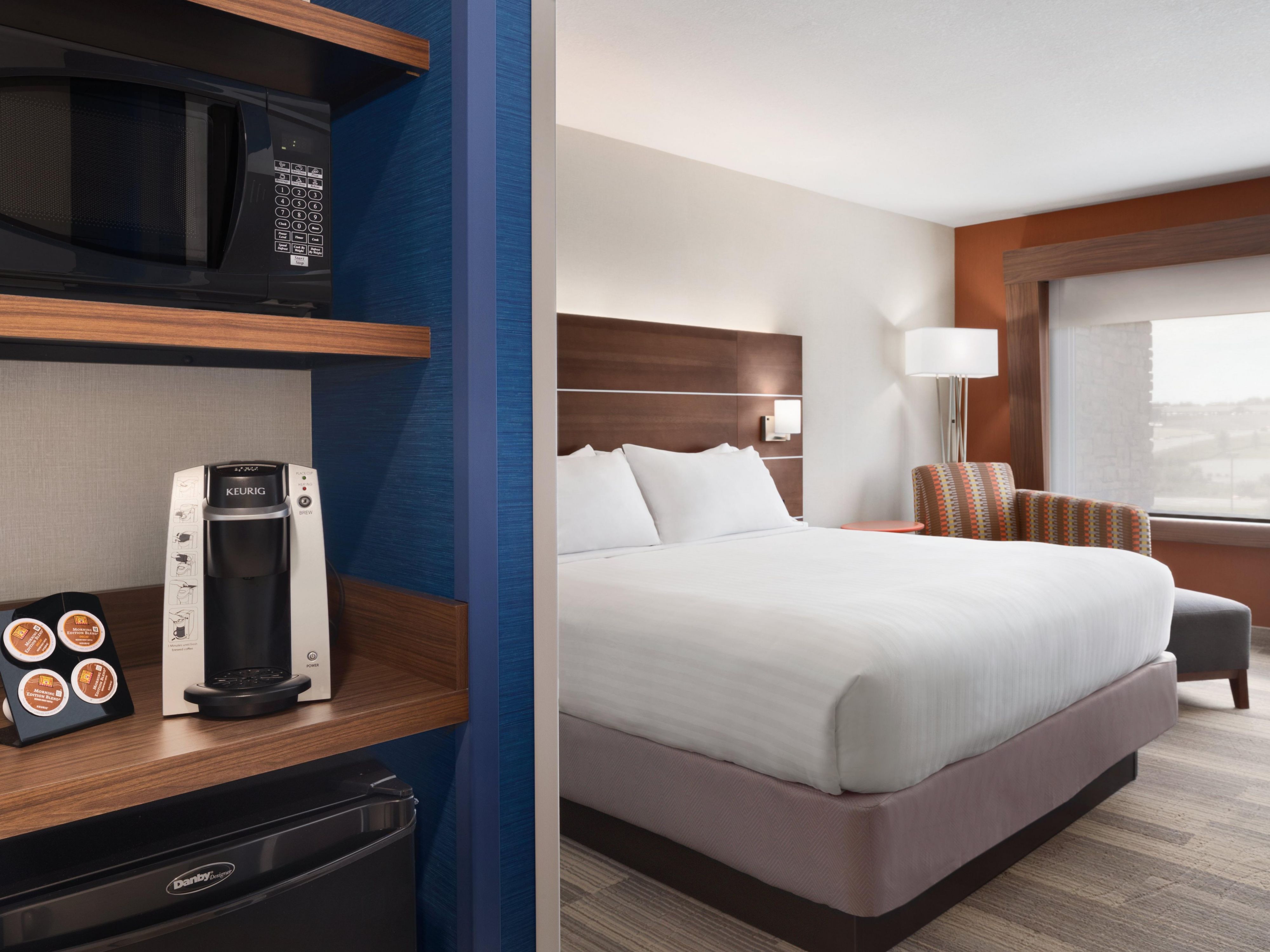 Experience the comfort of our clean rooms, each designed with triple-sheeted beds and plenty of natural light. Our accommodation ensures a restful sleep and a pleasant stay, making us a preferred choice. Each room is thoughtfully equipped with modern amenities to cater for your comfort and convenience.