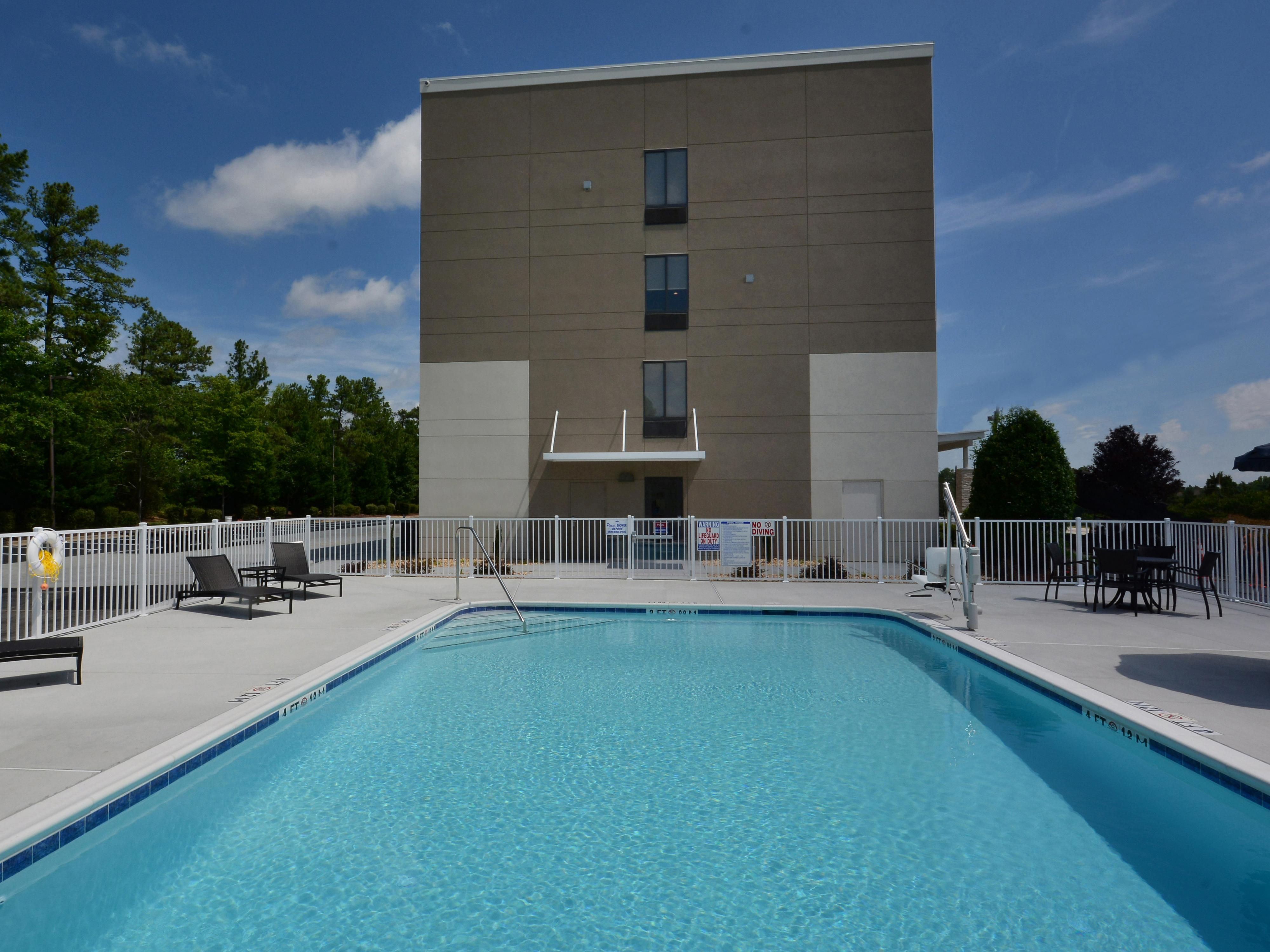 Dip into summer at our Durham hotel with a swim in our sparkling outdoor pool!  Families visiting Durham for the weekend can cool off after a long day of sightseeing before settling in for the night. Here on business?  Treat yourself to a refreshing swim after a long day at the office! 