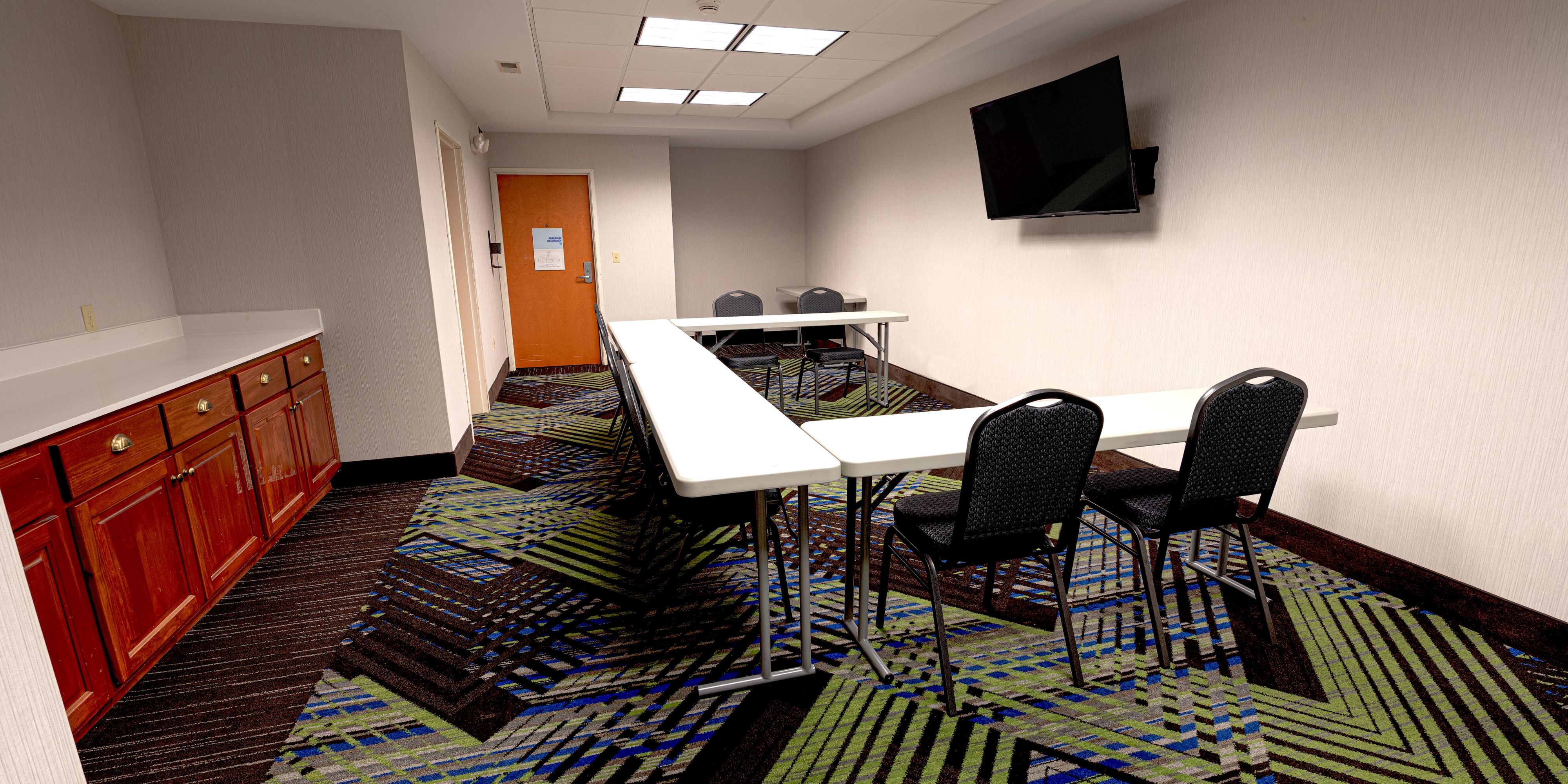We offer a full renovated meeting area.  300sq feet meeting space with many services available.  Host your next Corporate Meeting just 4 miles from Michigan Capital. Group Room rates and packages available. 