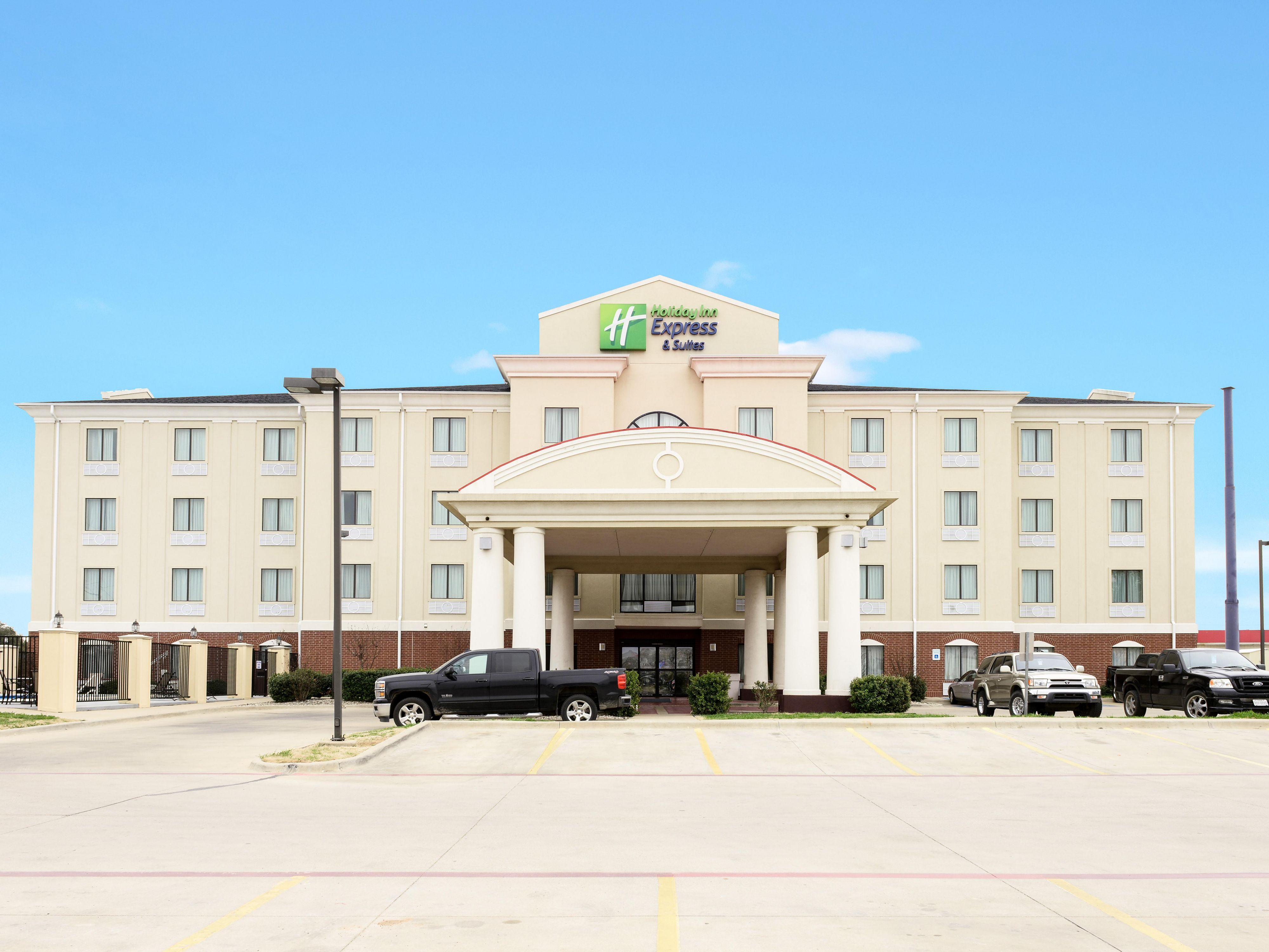 Holiday Inn Express & Suites Eastland Hotel by IHG