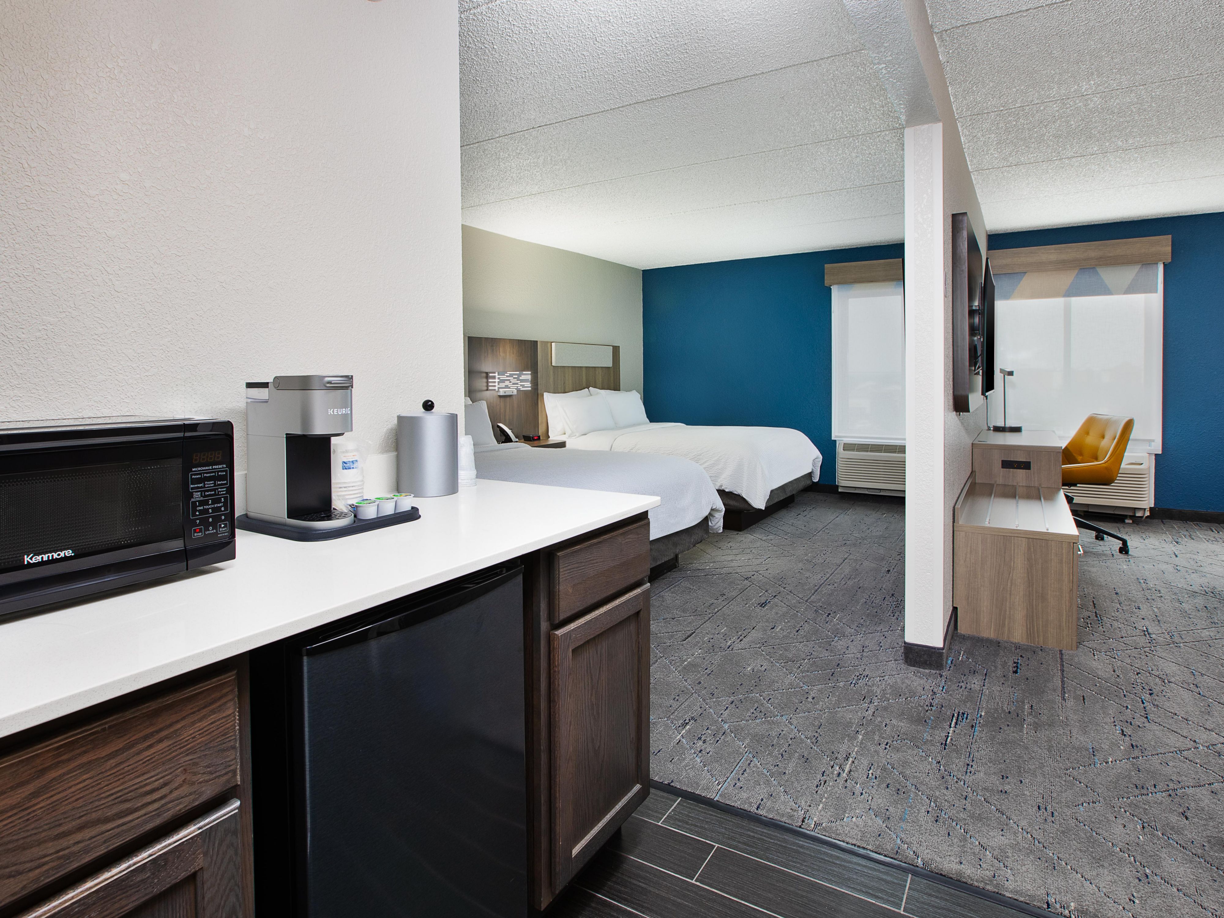 At Holiday Inn Express & Suites Eden Prairie – Minneapolis, every suite features two full bathrooms, giving families, groups, and business travelers extra space and privacy. Enjoy modern amenities, plush bedding, pull-out sofas, and in-room coffee makers, all designed for a comfortable and convenient stay.