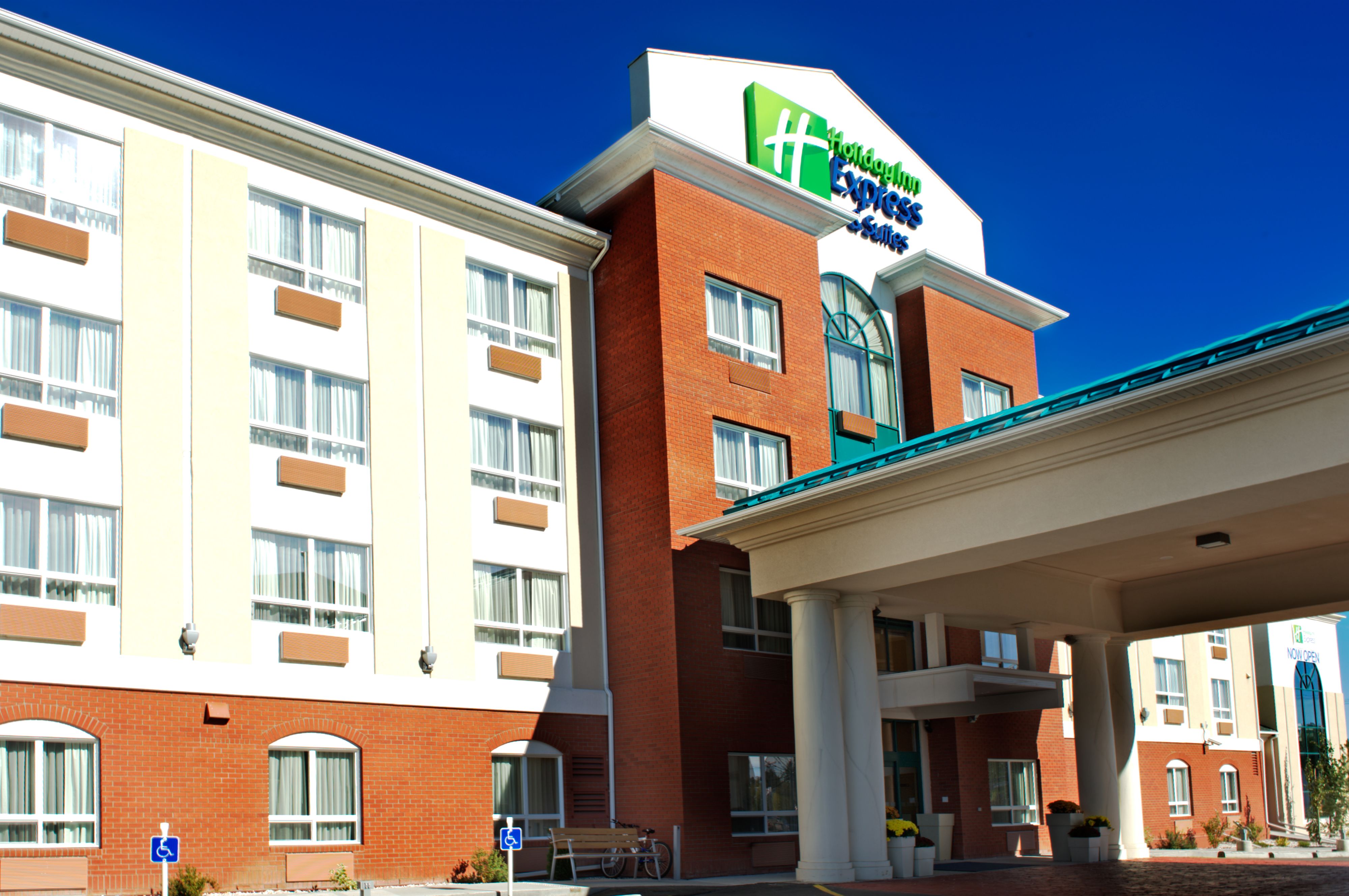 Holiday Inn Express & Suites 埃德森