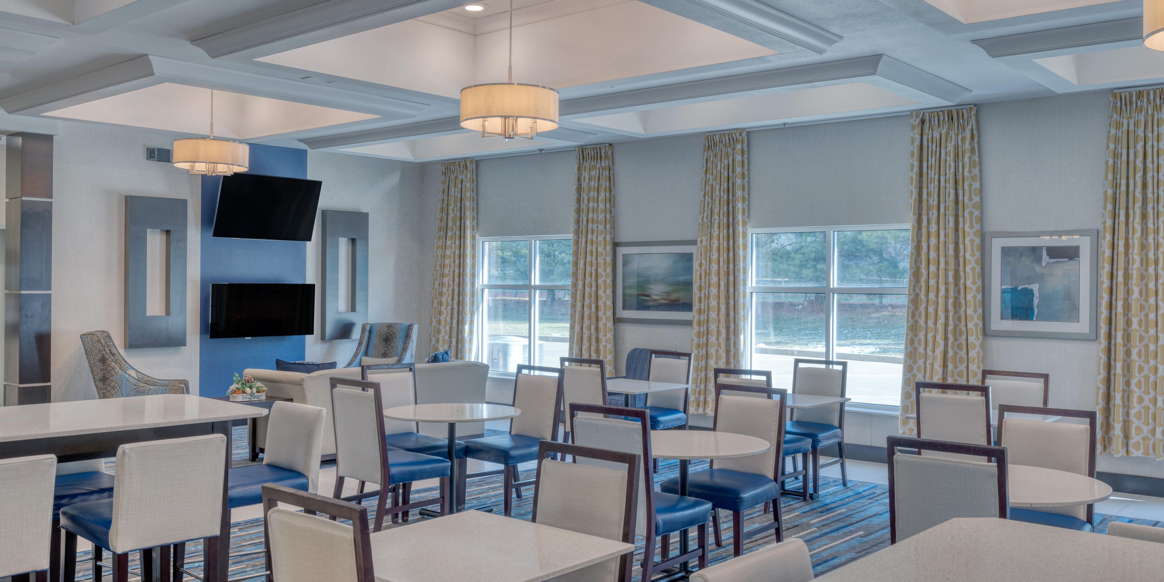 Contact our sales team to book our meeting room so you can focus on hashing out those final details on your upcoming project. 
