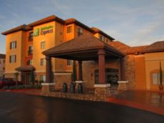 Holiday Inn Express & Suites EL DORADO山