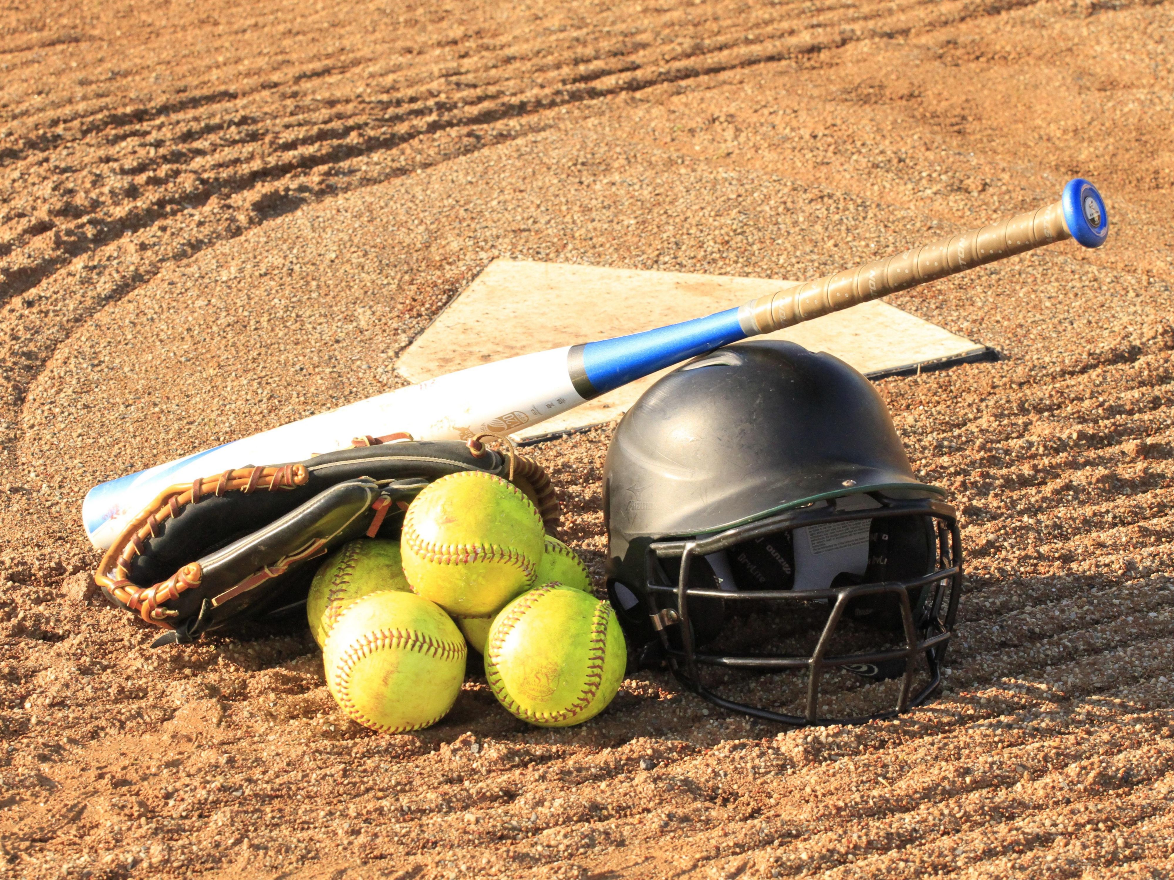 El Paso has become a hub for baseball and softball tournaments for teams from New Mexico, Arizona and other Texas cities close by.  The El Paso Sportsplex is 10 minutes away.  Blackie Chesher Park is just a "stone throw" or shall we say "pop fly" away.  Book today before we sell out.