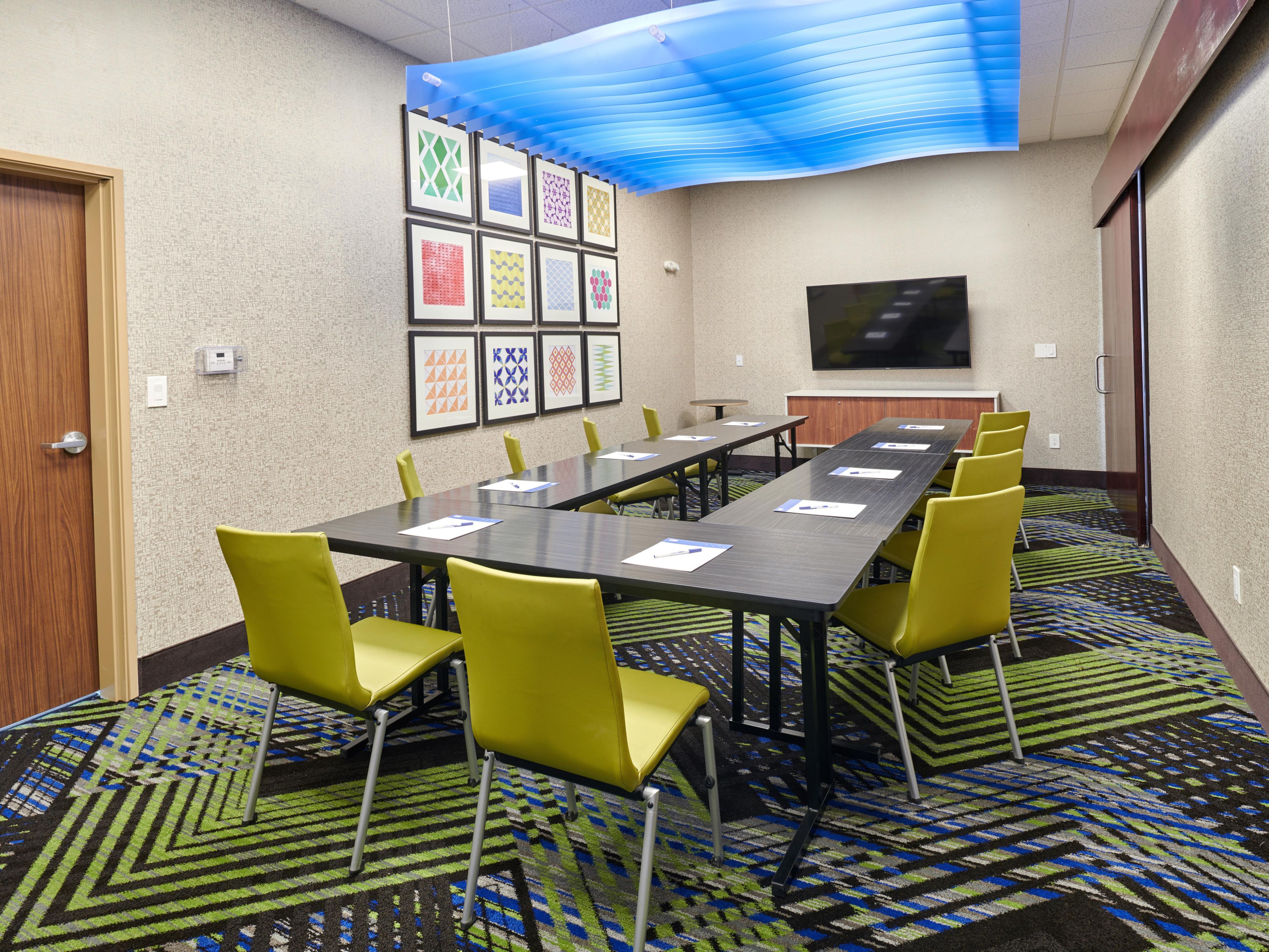 The Del Sol Meeting room is perfect for a small family gathering or business meeting.