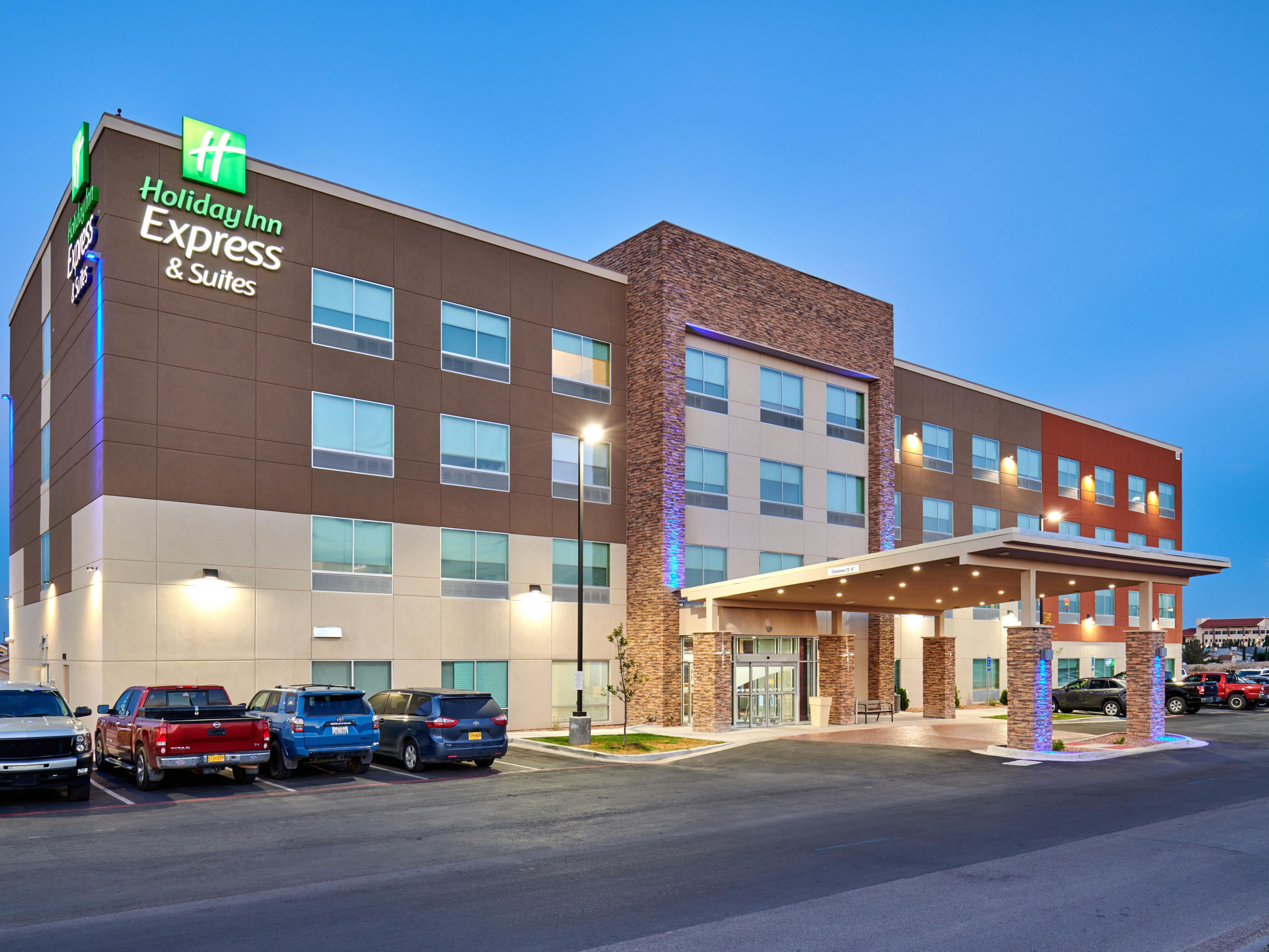 Indulge in the best of El Paso with our prime location close to shopping and dining! From local boutiques to popular retail chains, you’ll find everything you need just minutes away. Savor delicious meals at a variety of nearby restaurants, offering flavors to satisfy every palate.